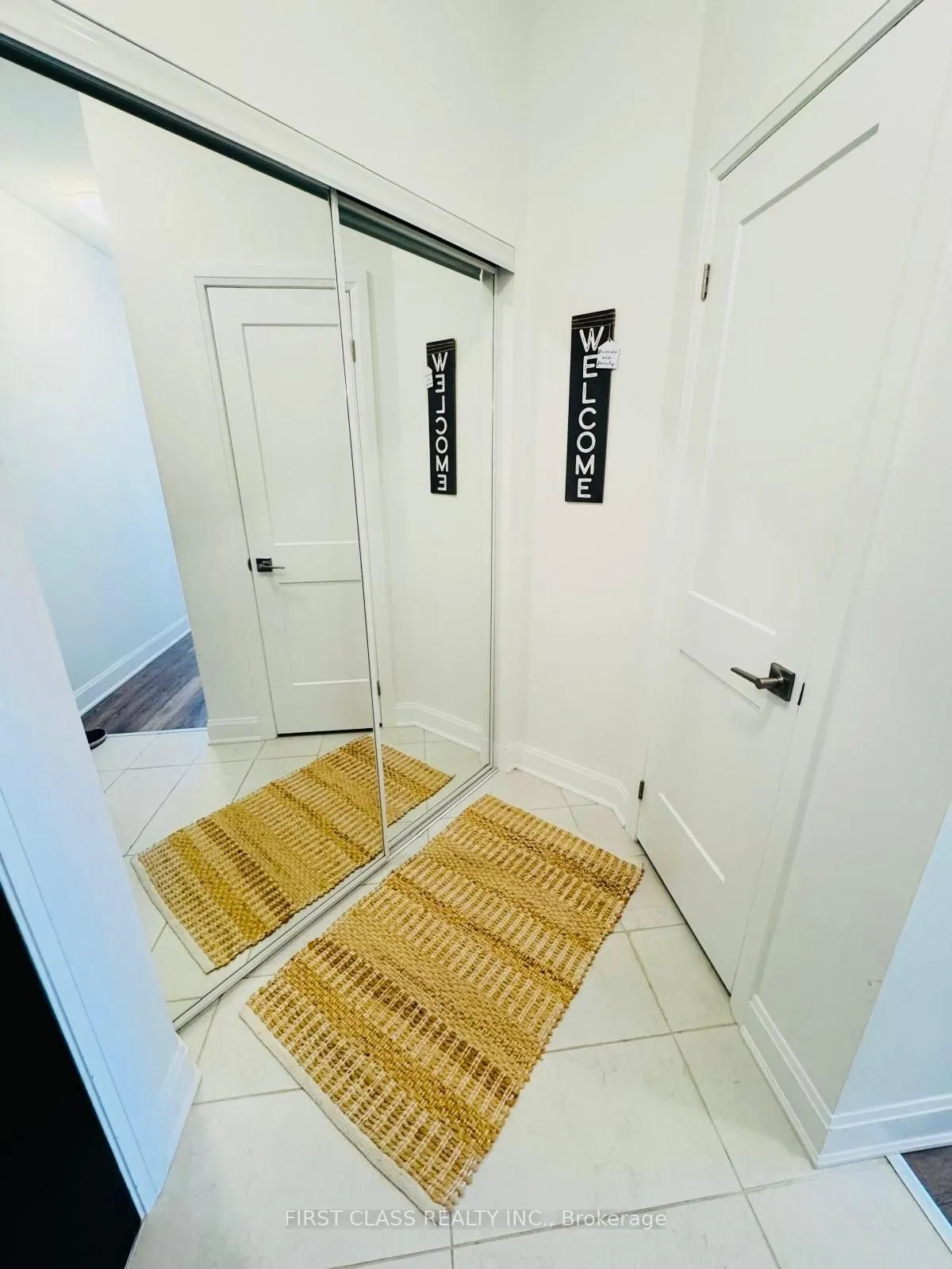 50 Lakebreeze Drive #306