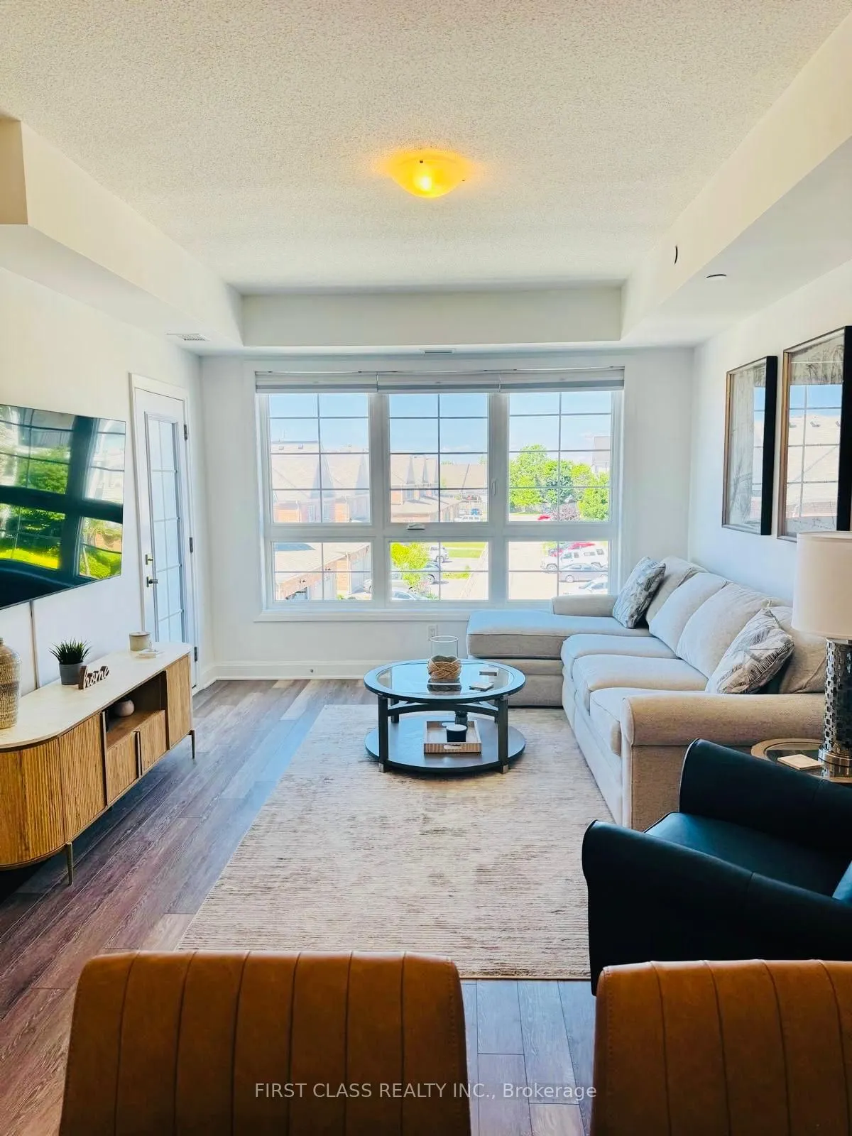 50 Lakebreeze Drive #306