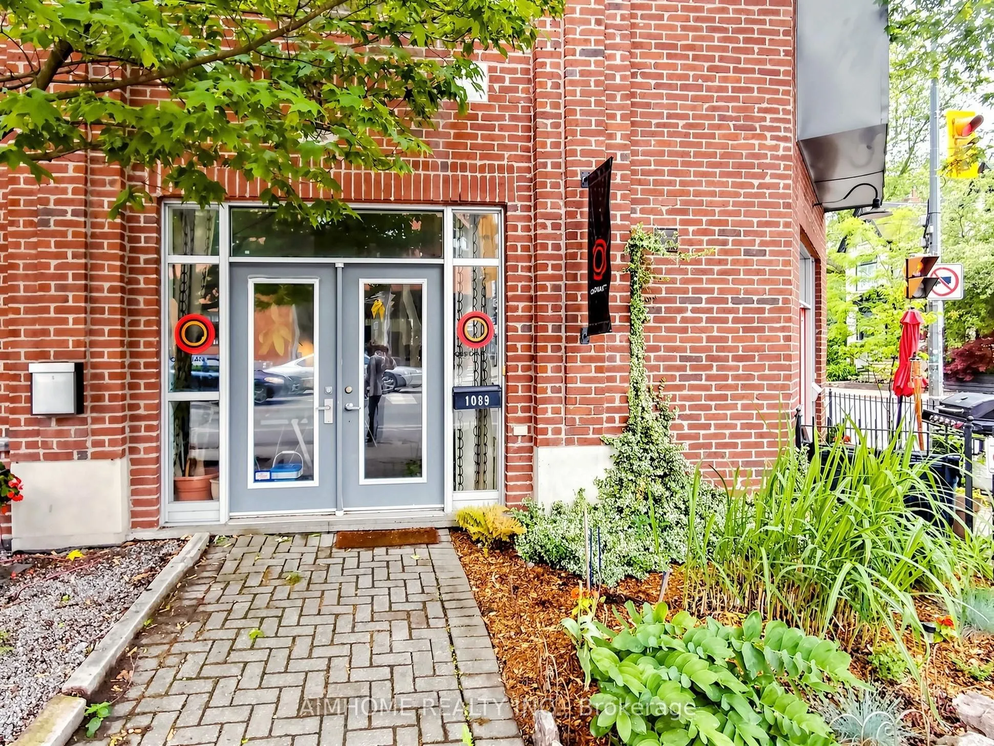 1089 Dundas Street E