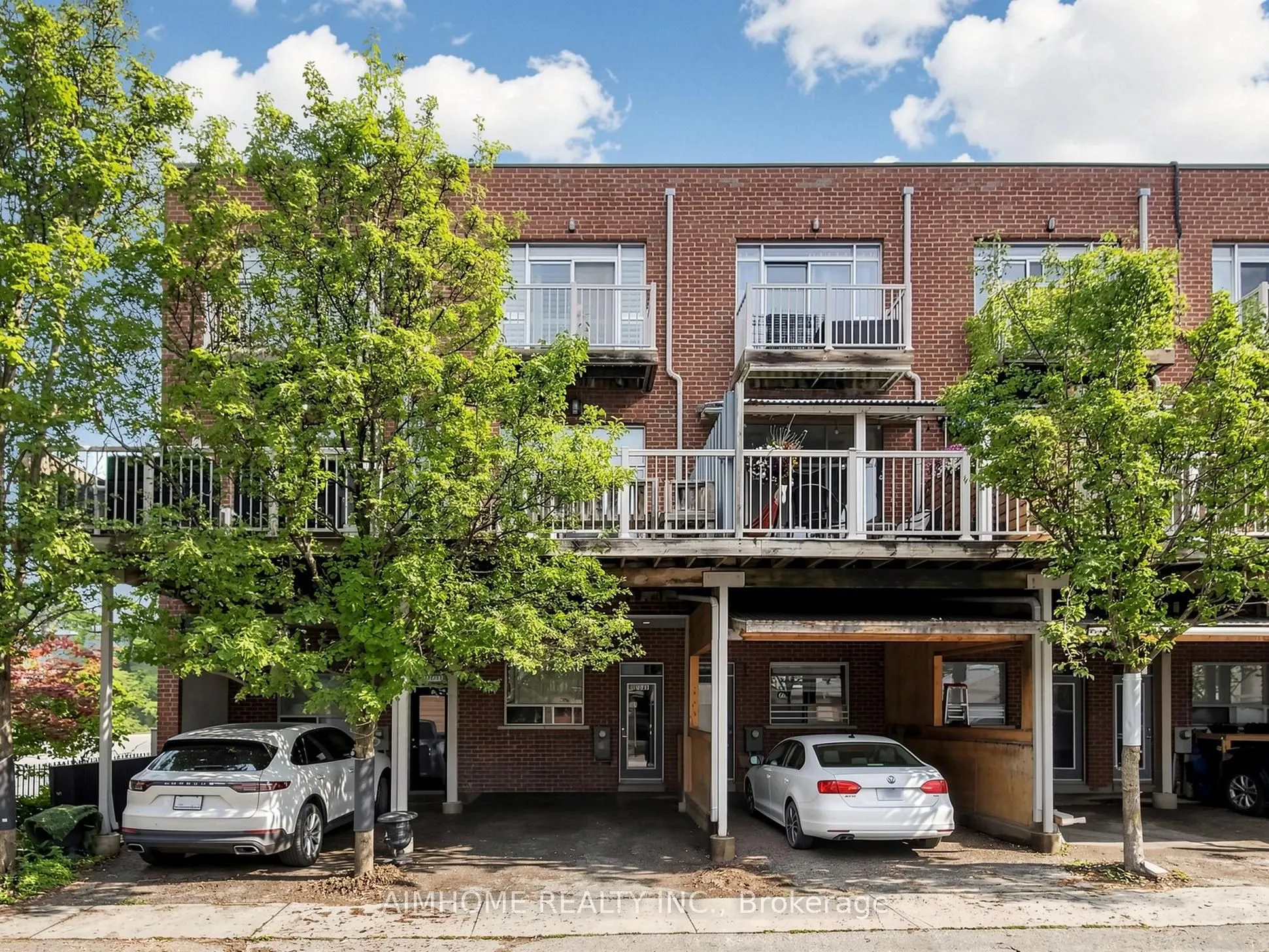 1089 Dundas Street E