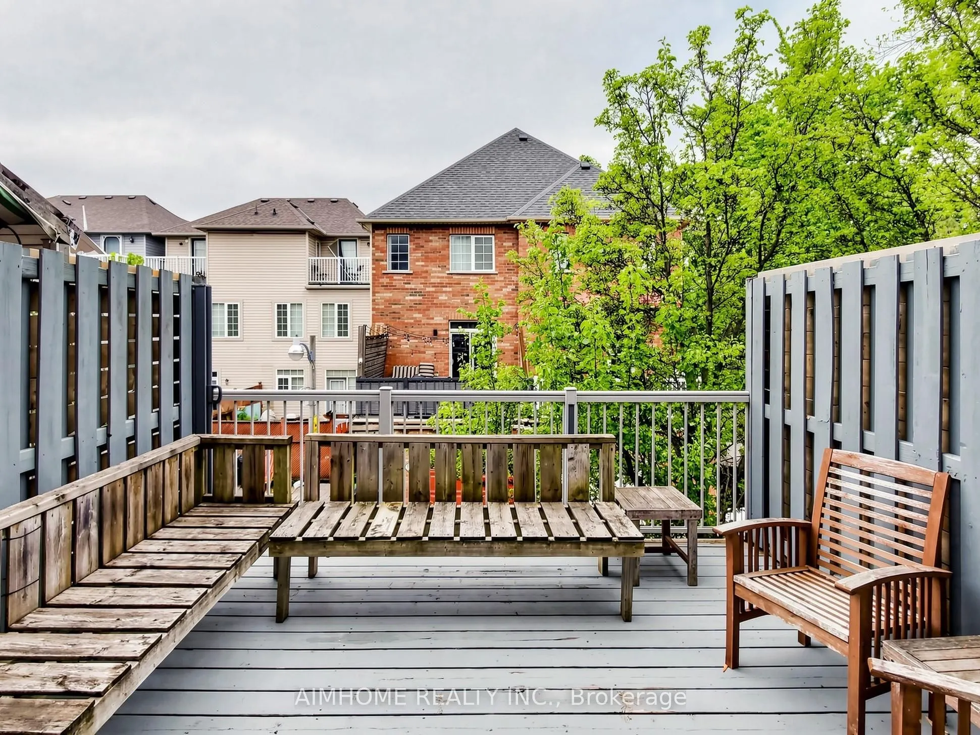 1089 Dundas Street E