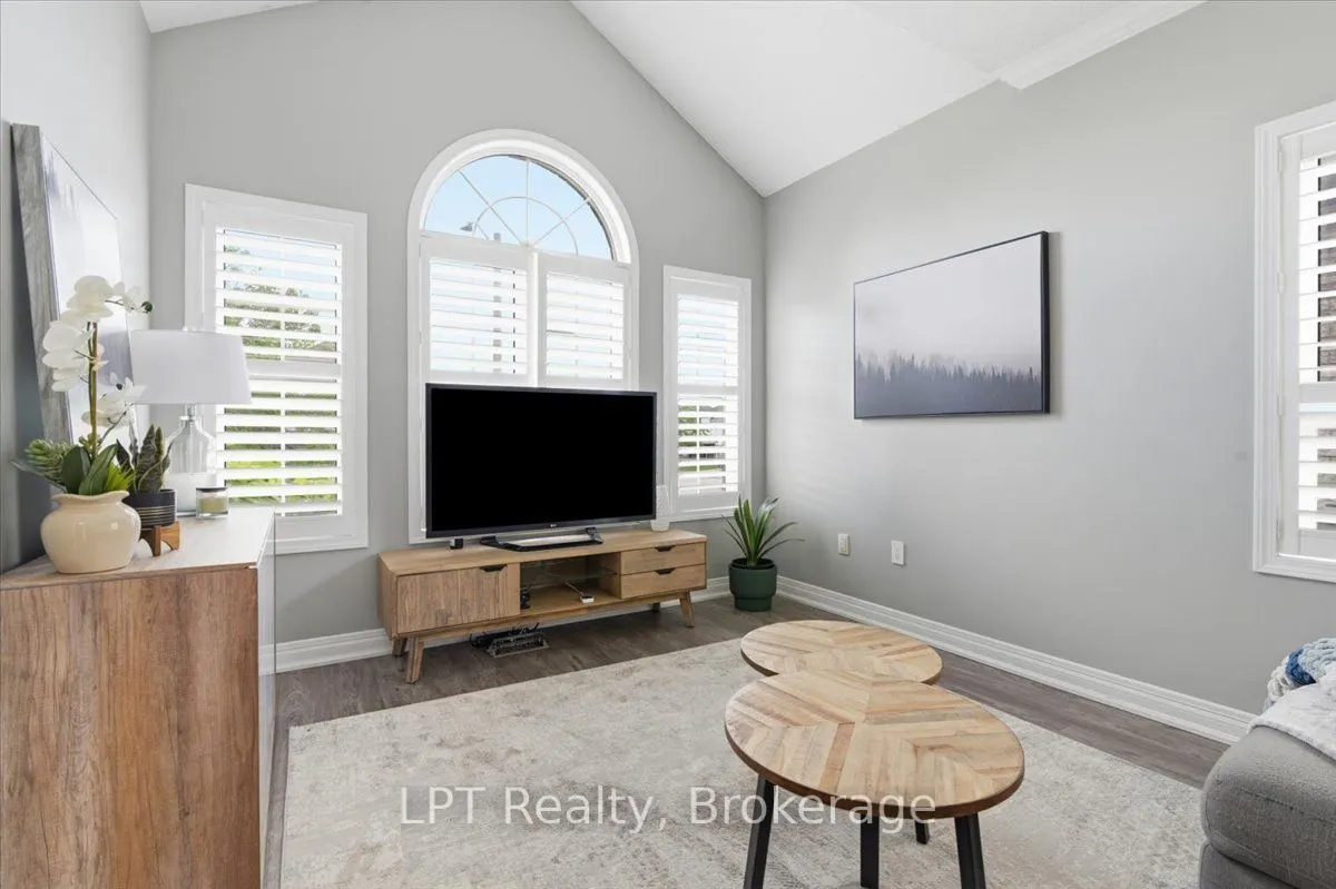 71 Laprade Square