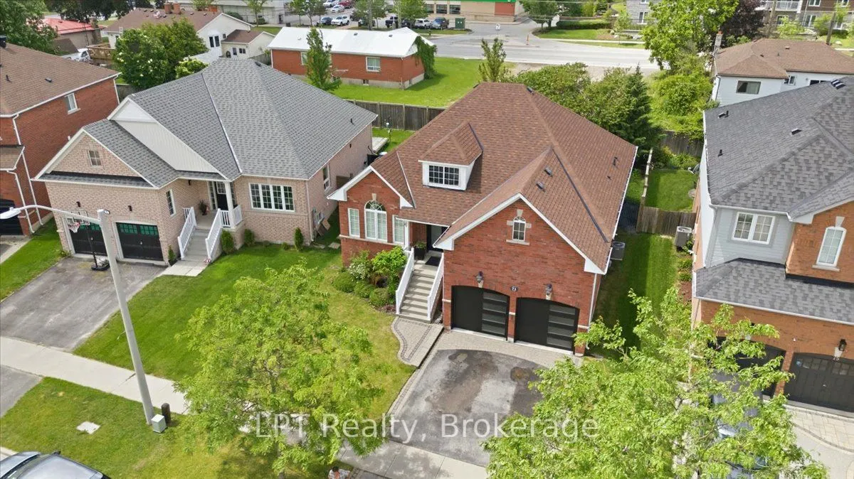 71 Laprade Square