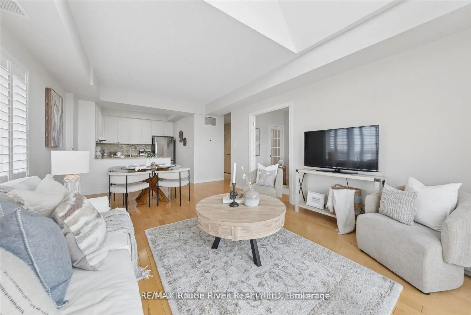 395 Lakebreeze Drive #306