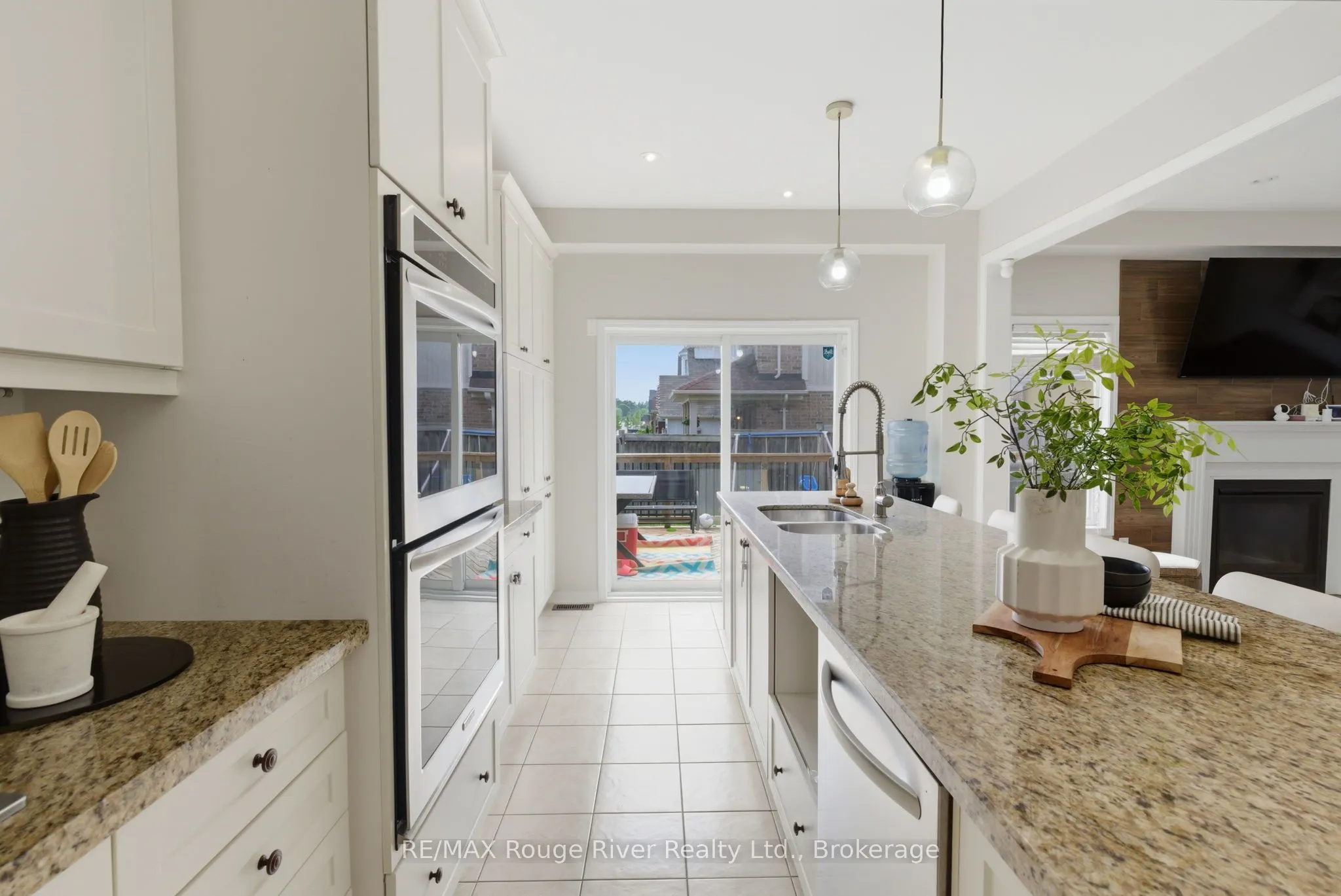 86 Edwin Carr Street