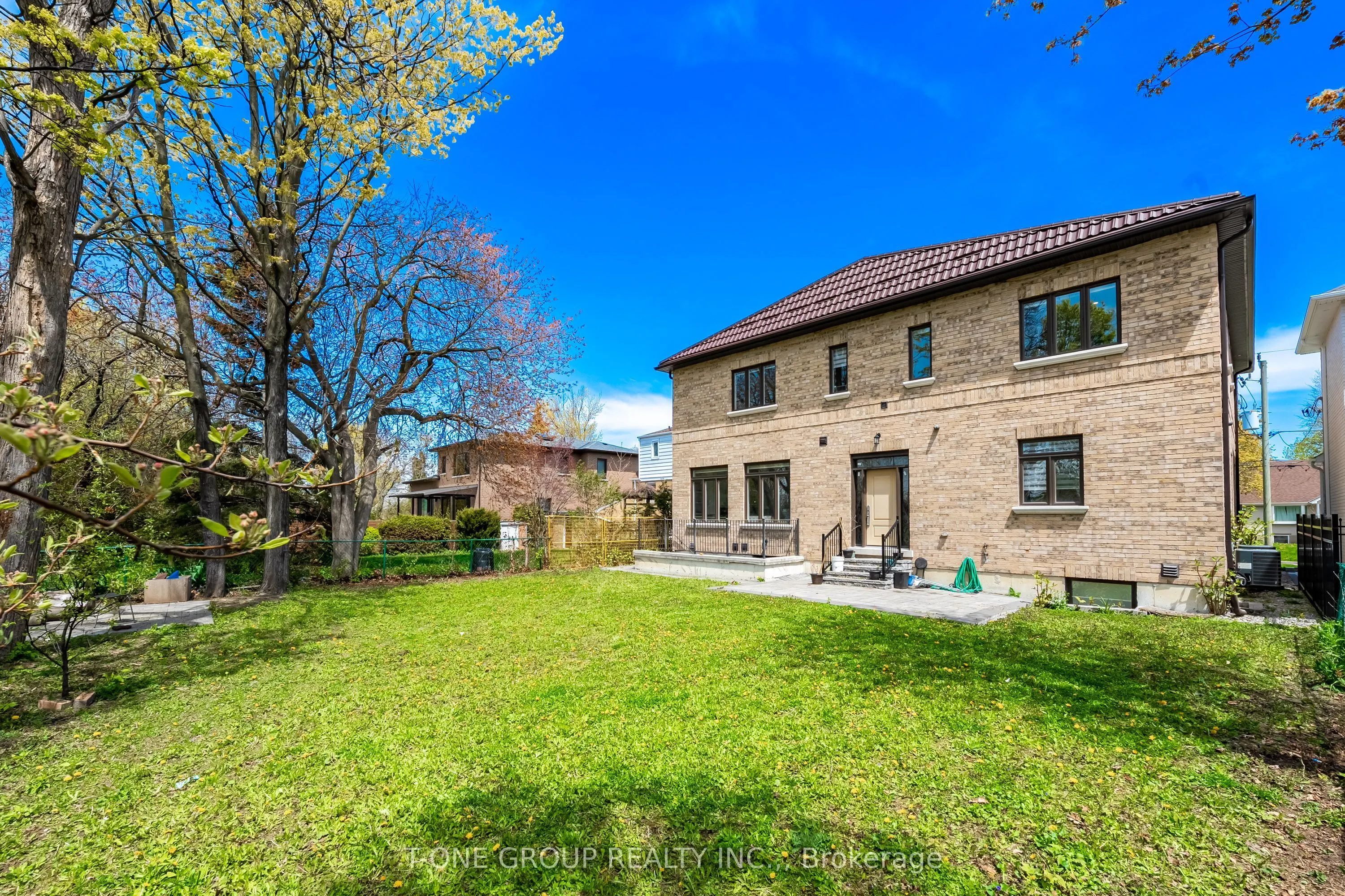 70 Scarborough Heights Boulevard