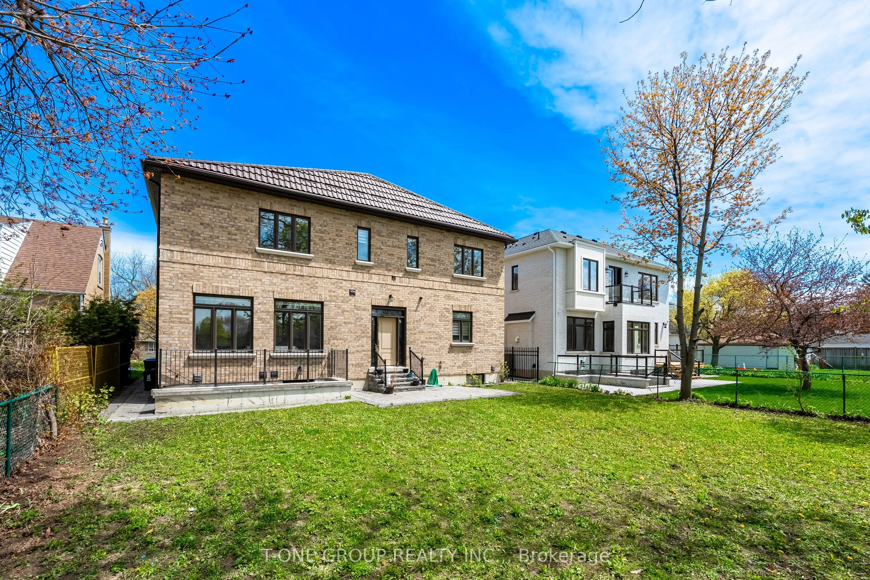 70 Scarborough Heights Boulevard