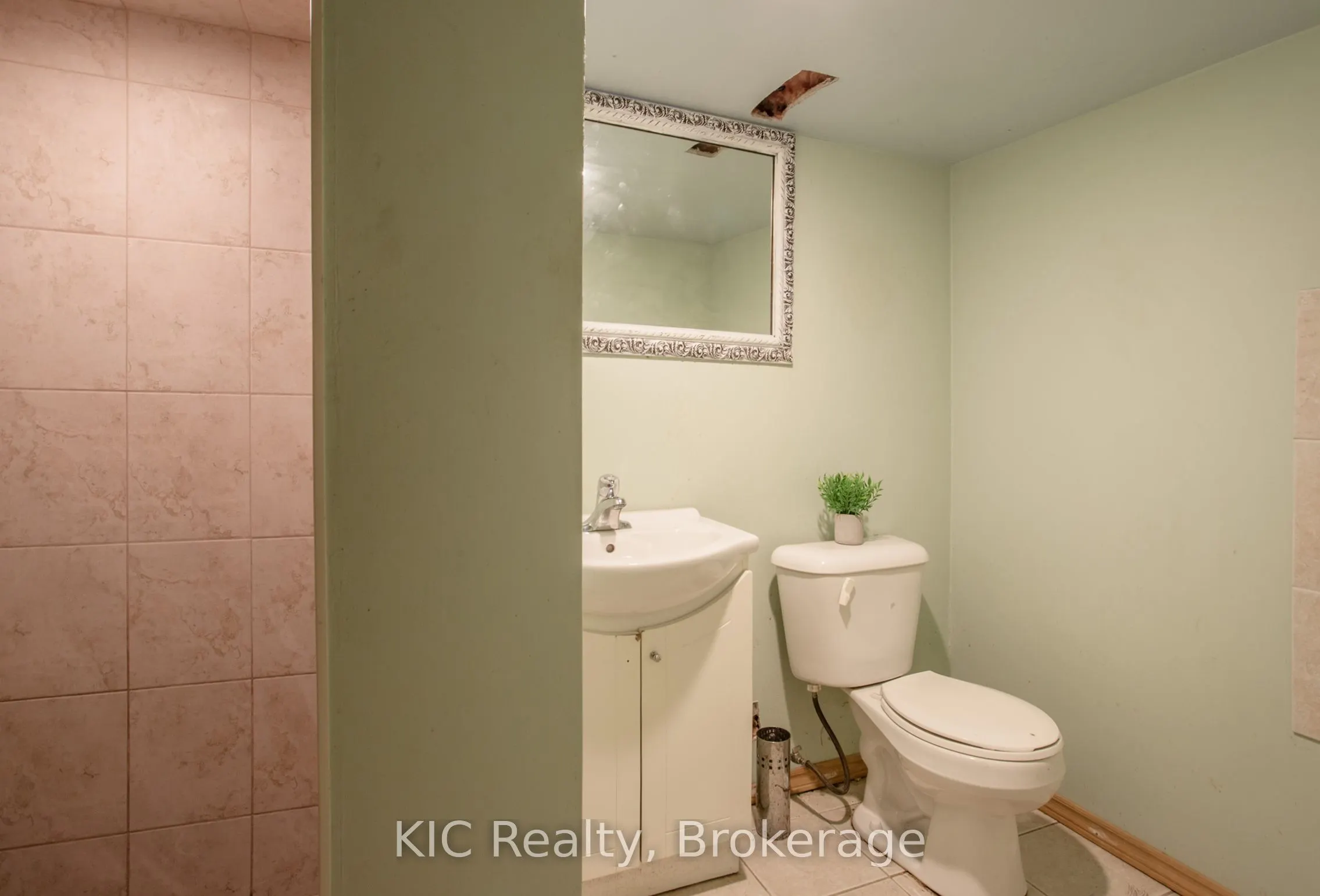 200 Oshawa Boulevard N