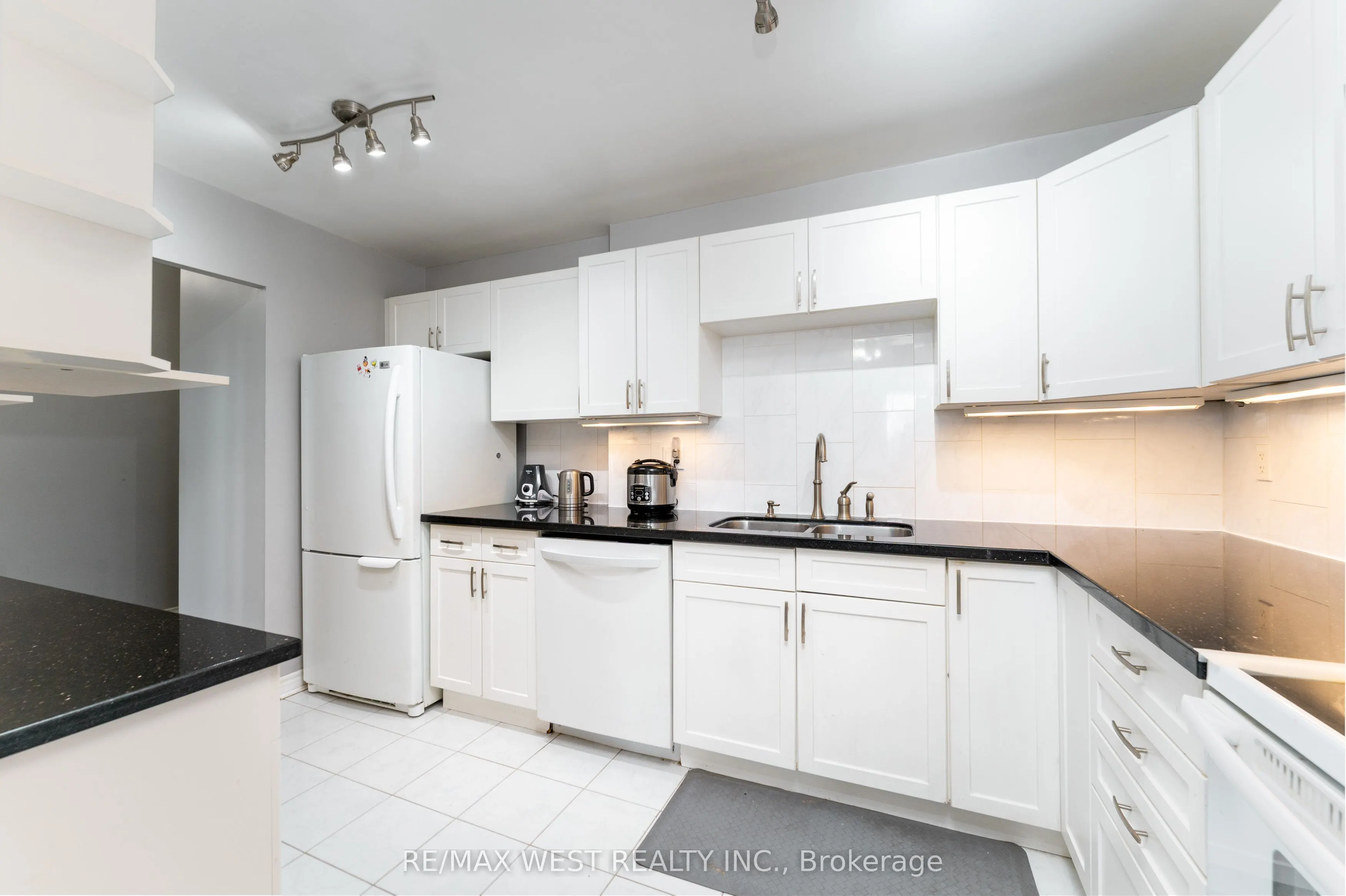 4062 Lawrence Avenue E #612