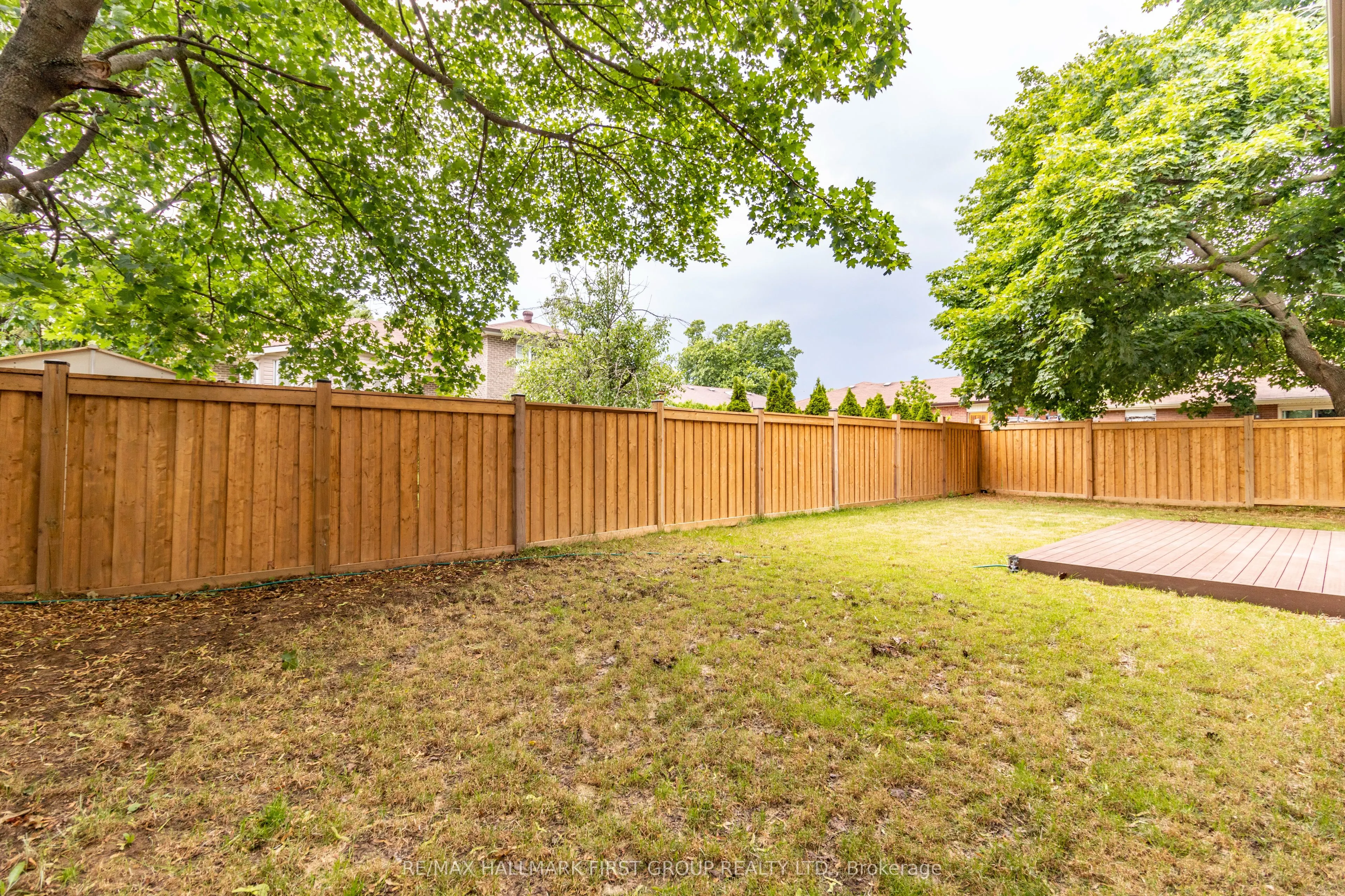 752 Hillview Crescent