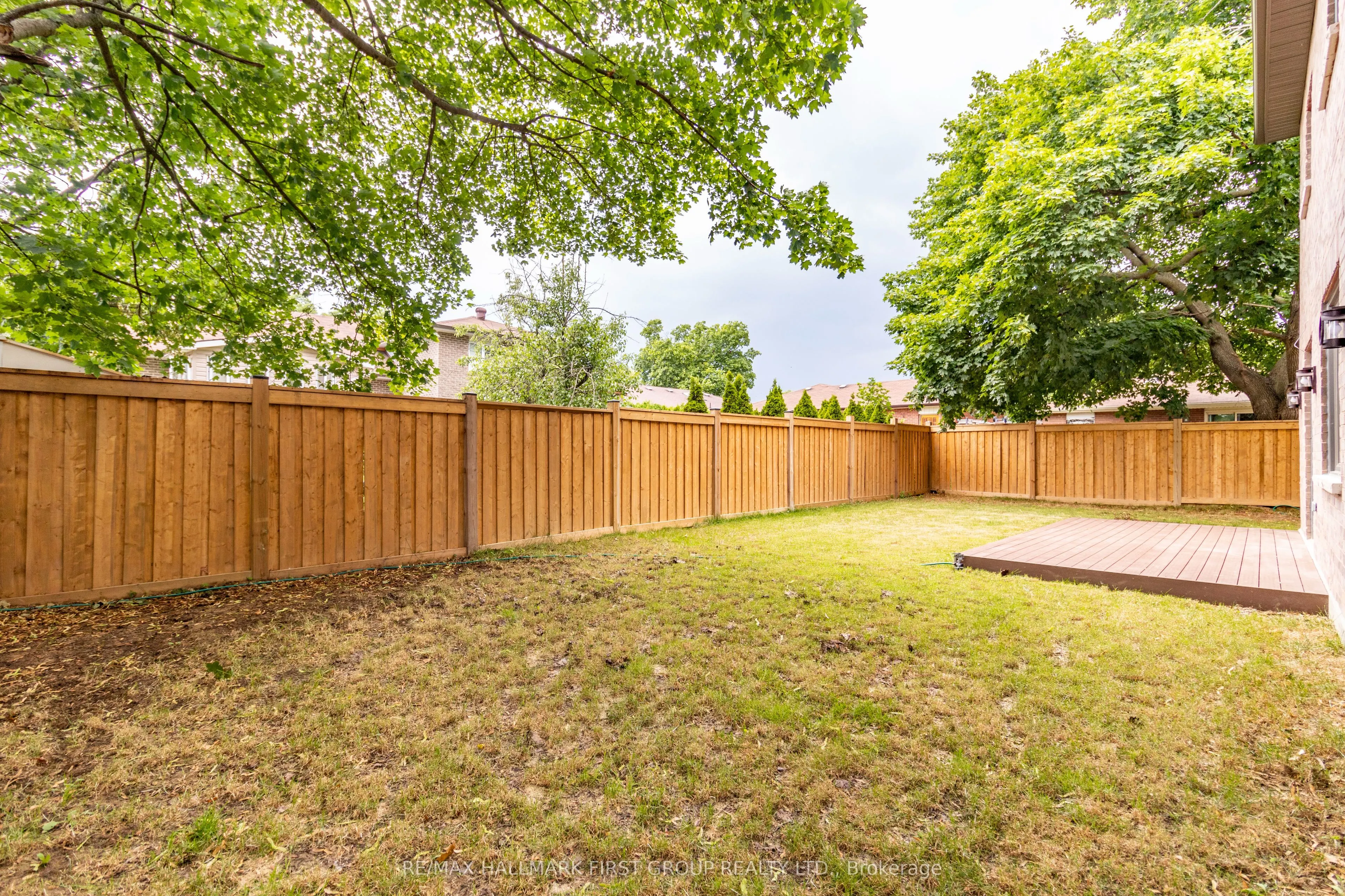 752 Hillview Crescent