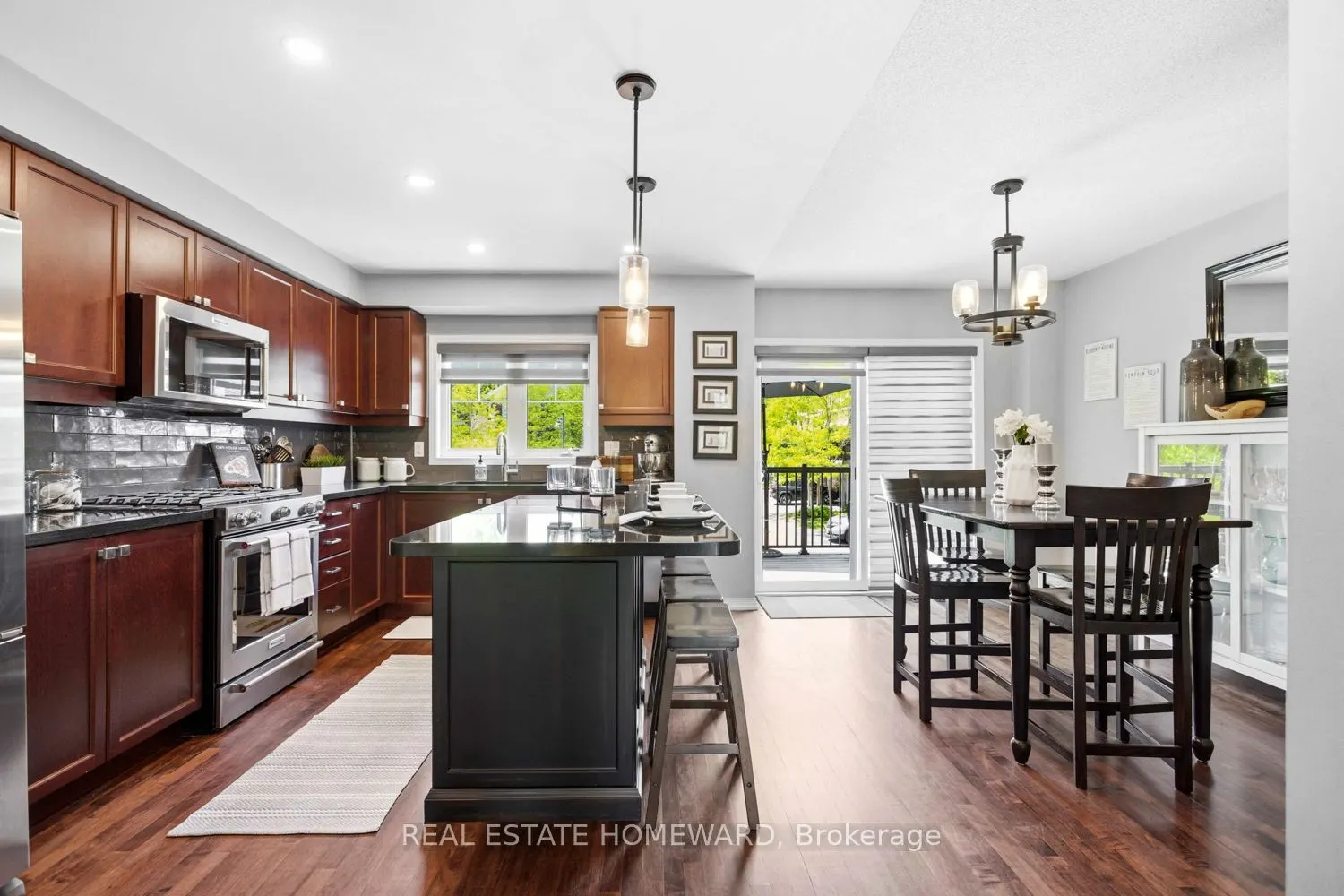 571 Longworth Avenue E #10