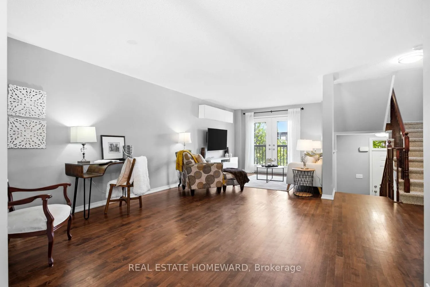 571 Longworth Avenue E #10