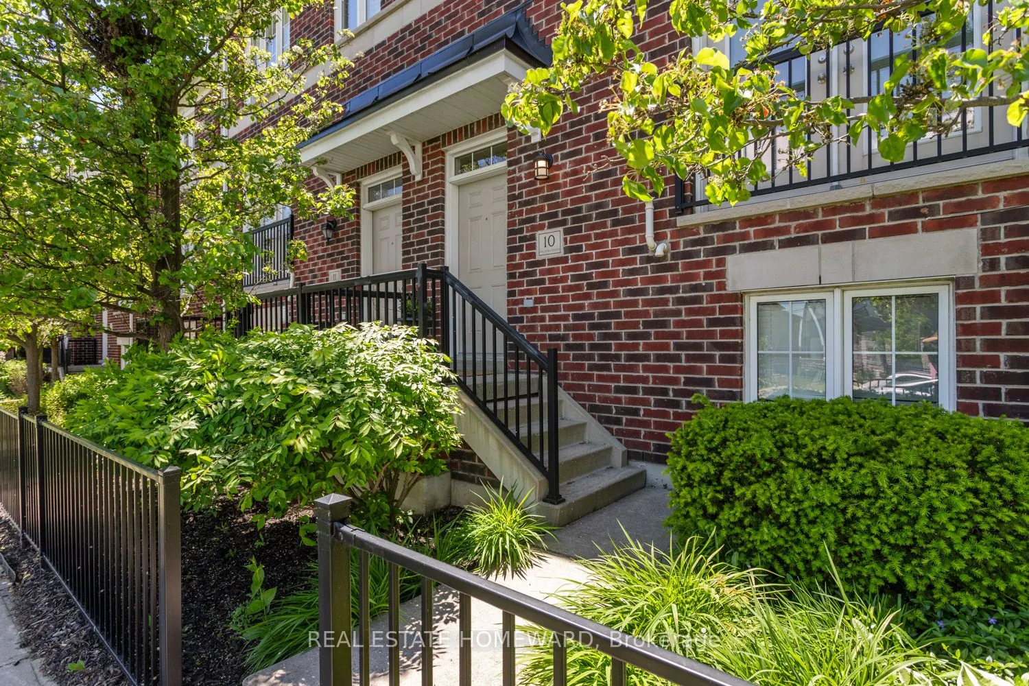 571 Longworth Avenue E #10