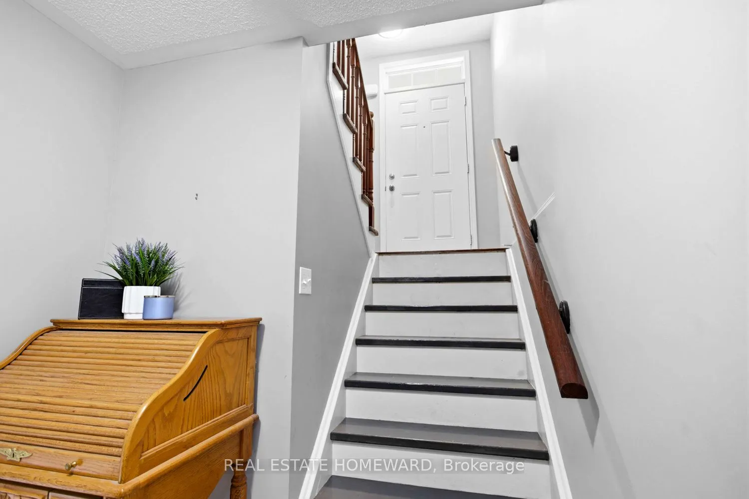 571 Longworth Avenue E #10