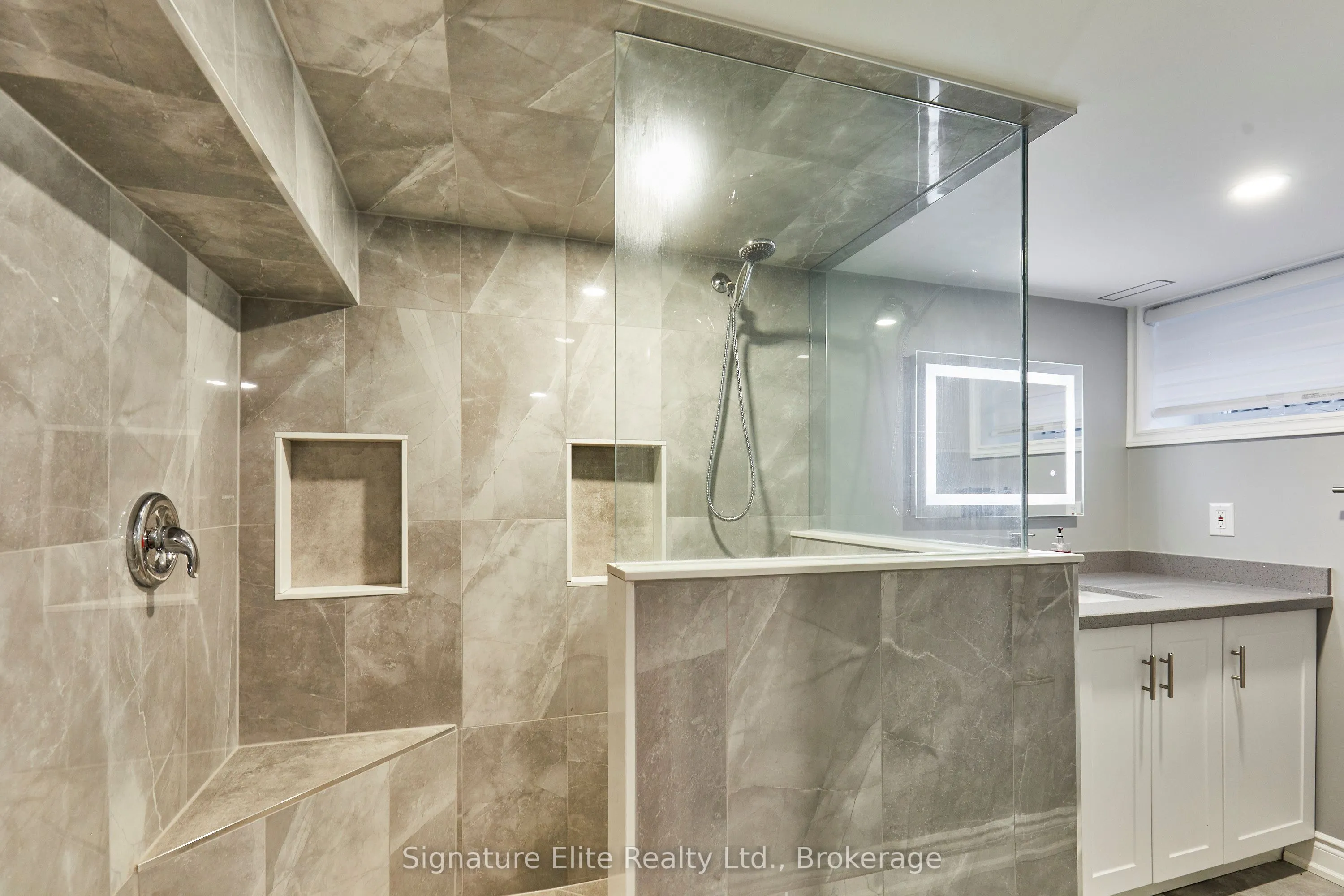 100A Kitchener Road #Lower