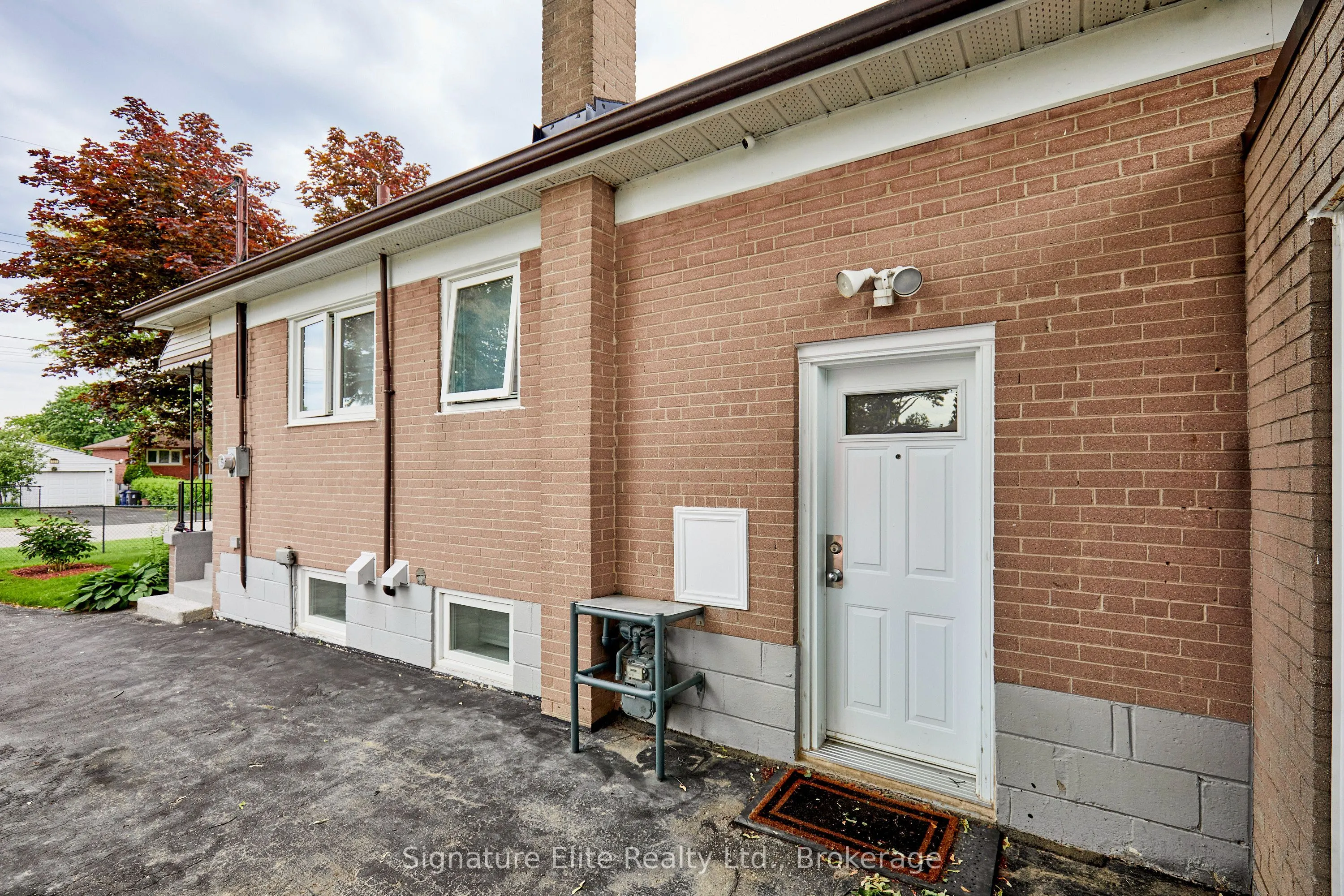 100A Kitchener Road #Lower