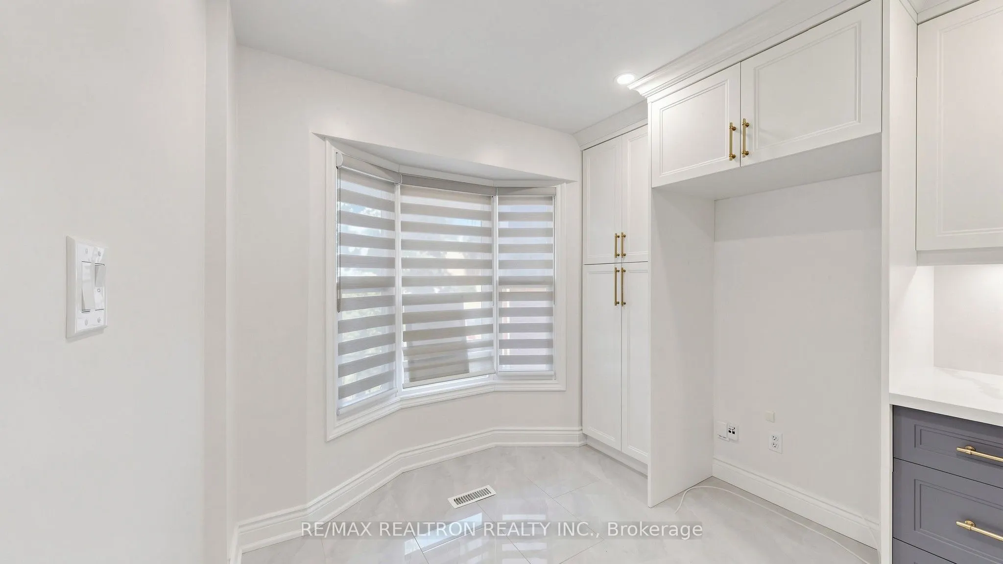 72 Halfmoon Square