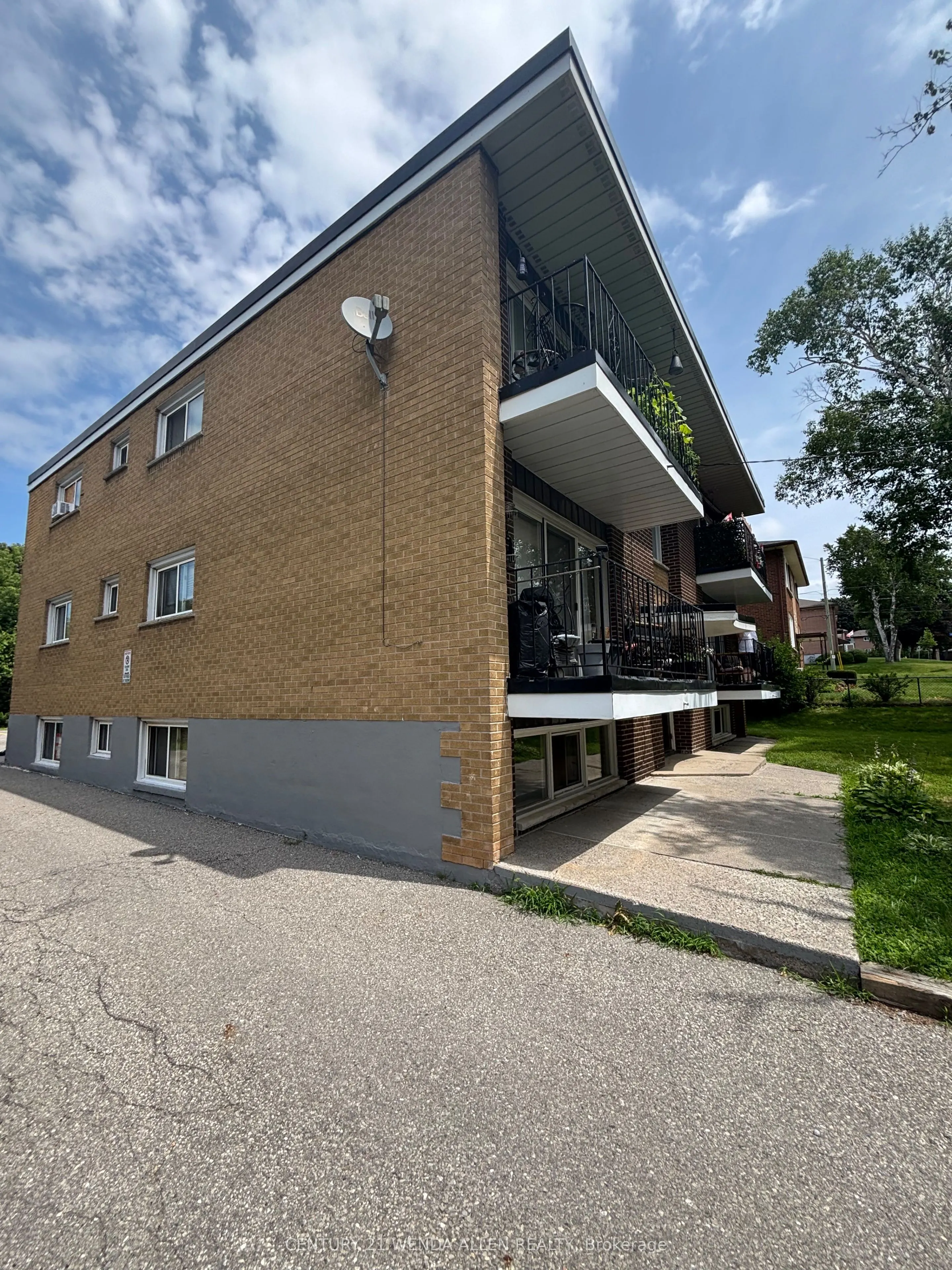 558 Lansdowne Drive