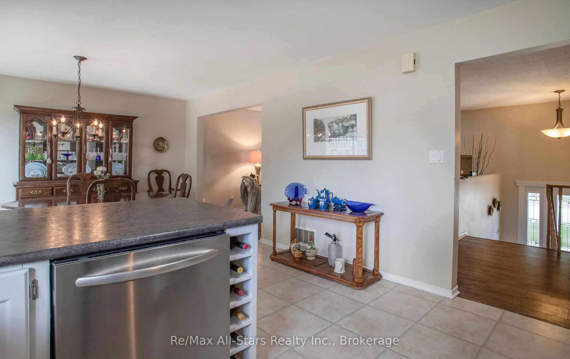39 Applewood Crescent