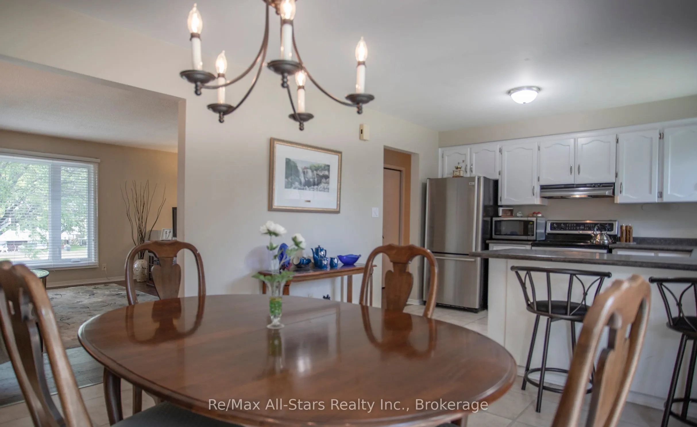 39 Applewood Crescent