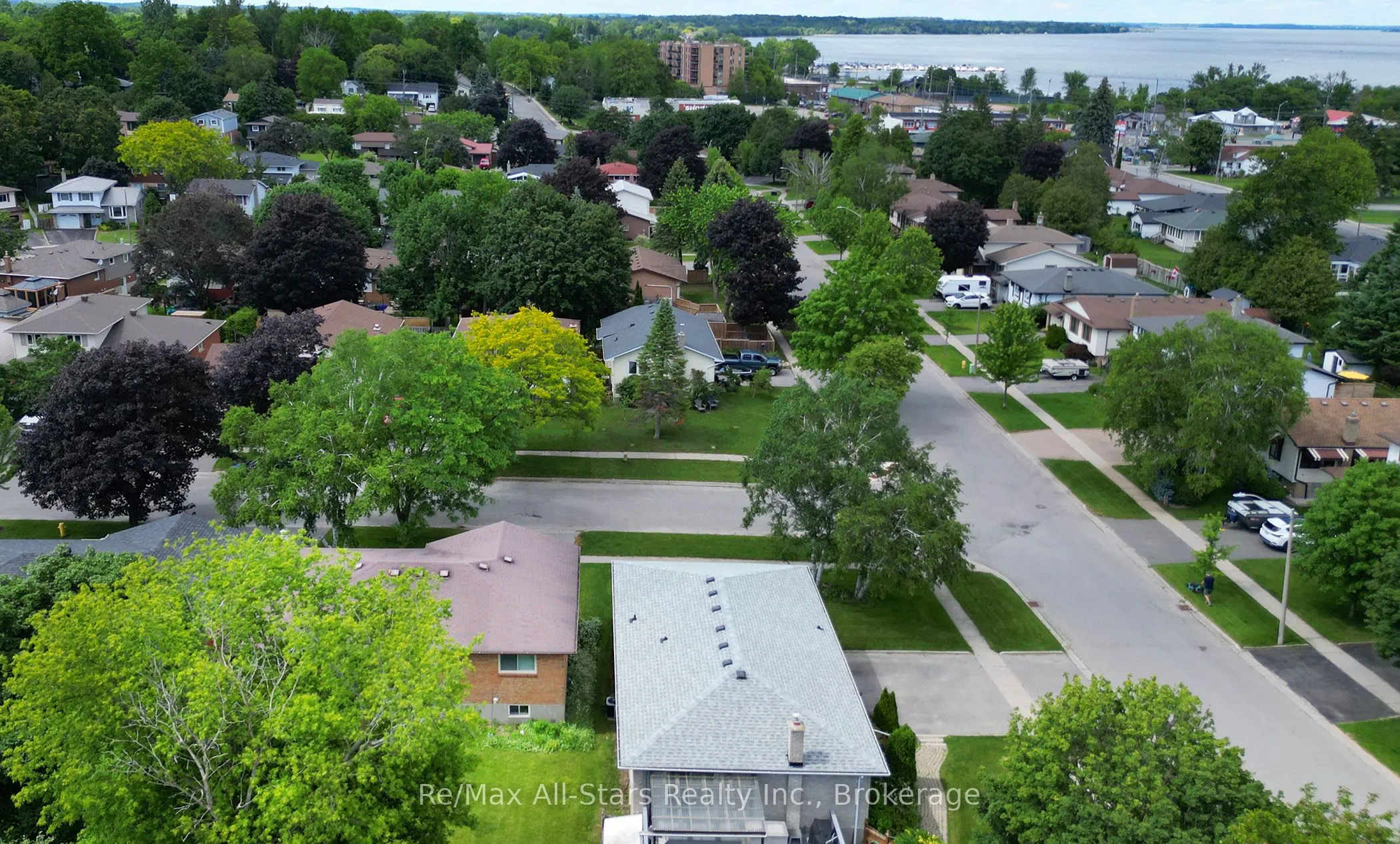 39 Applewood Crescent
