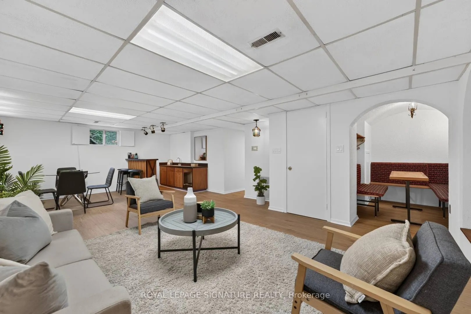 11 Regency Square