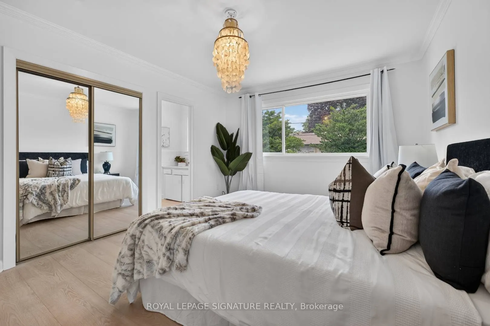 11 Regency Square