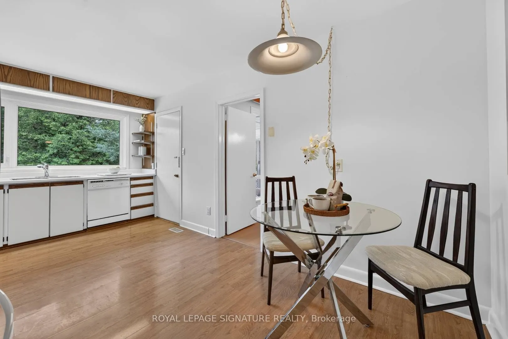 11 Regency Square