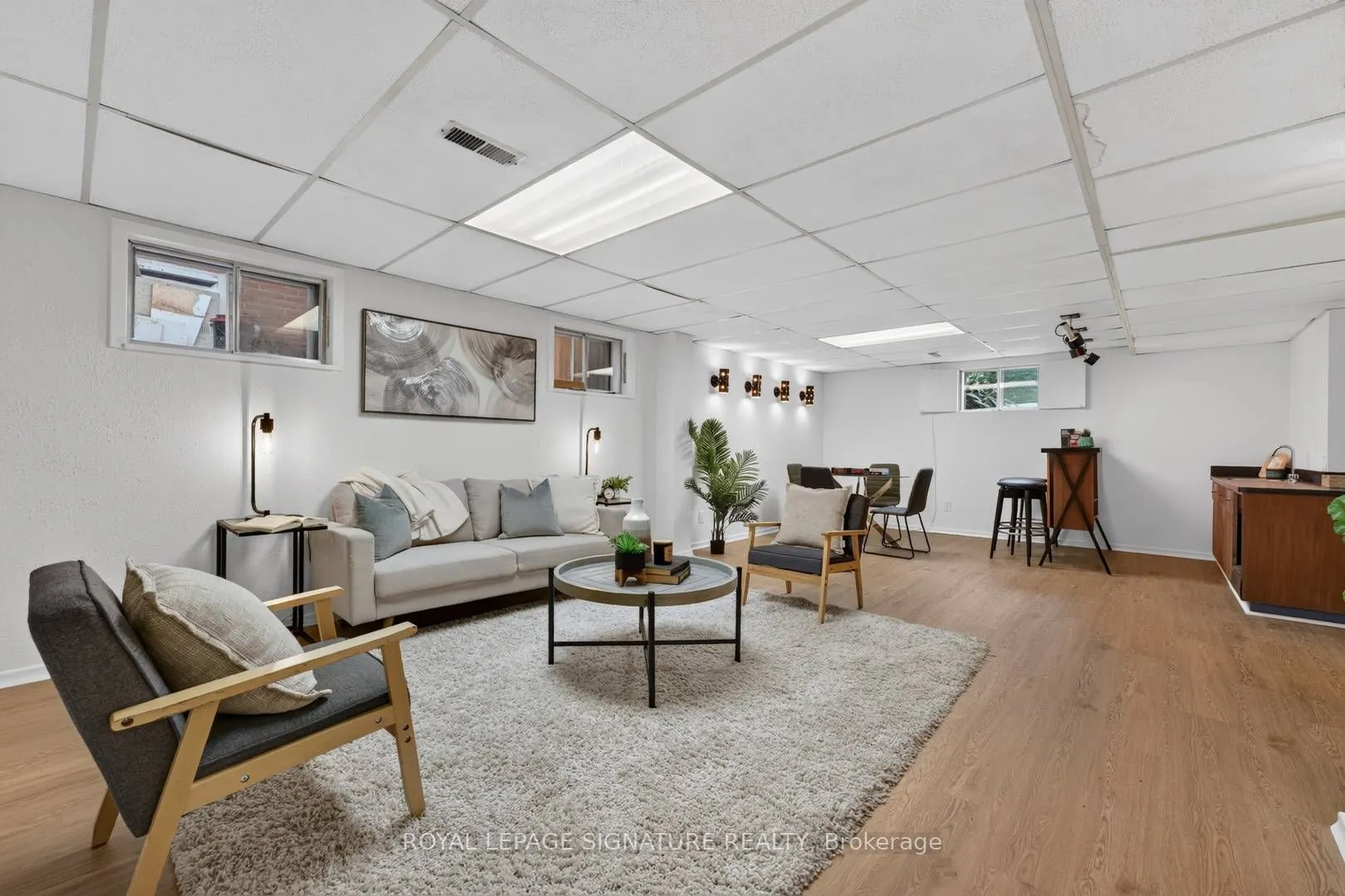 11 Regency Square