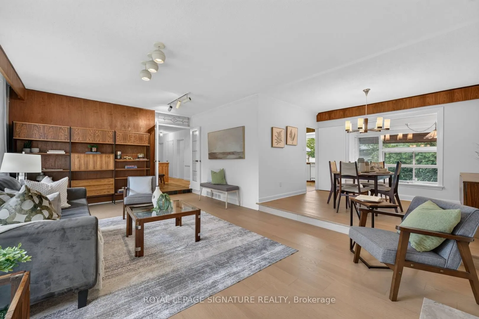 11 Regency Square