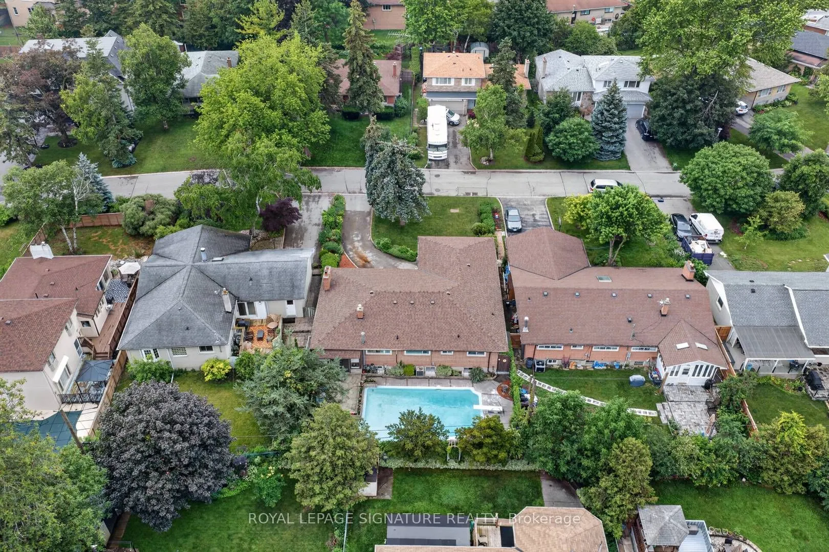 11 Regency Square