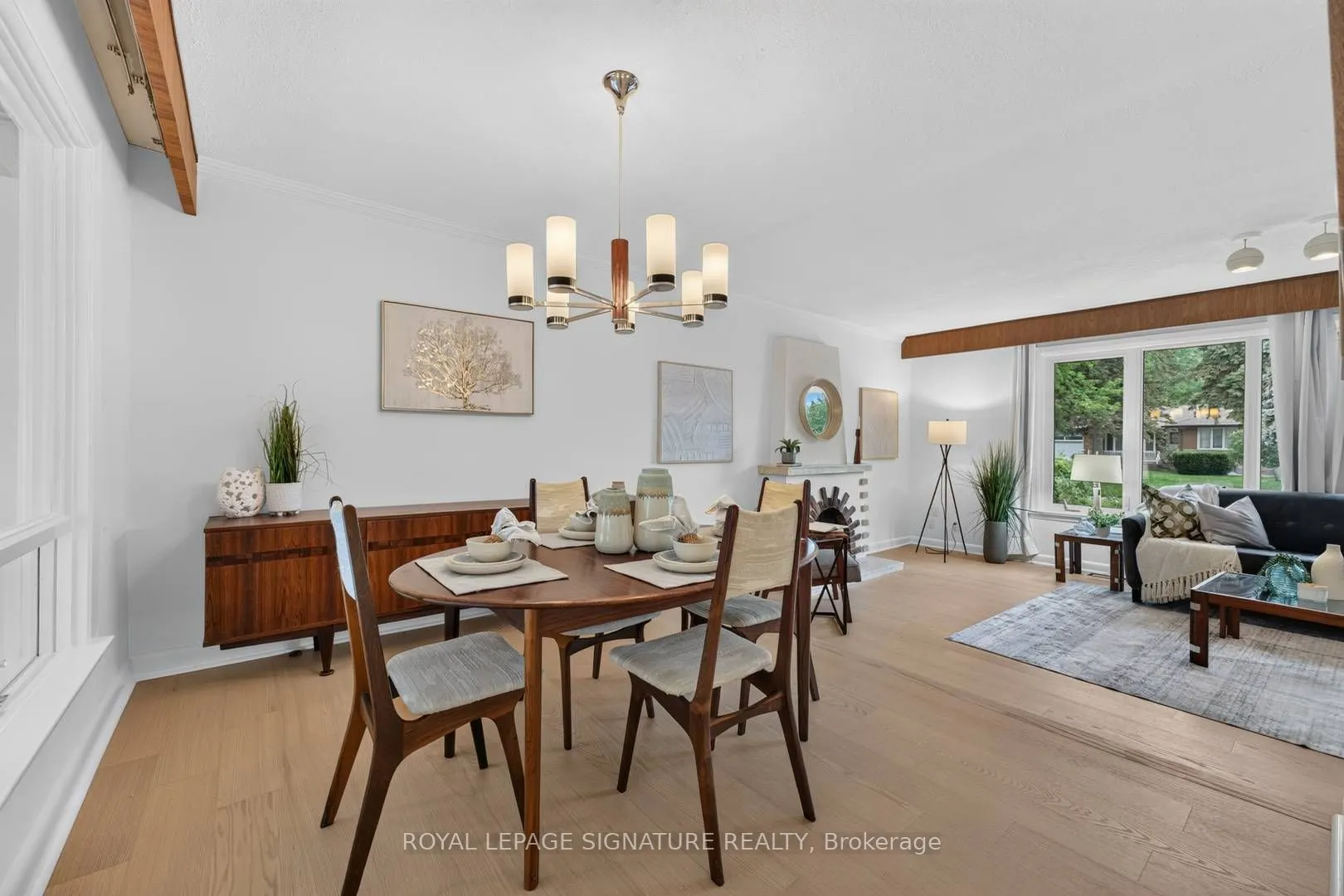 11 Regency Square