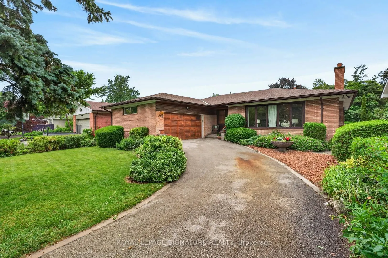 11 Regency Square