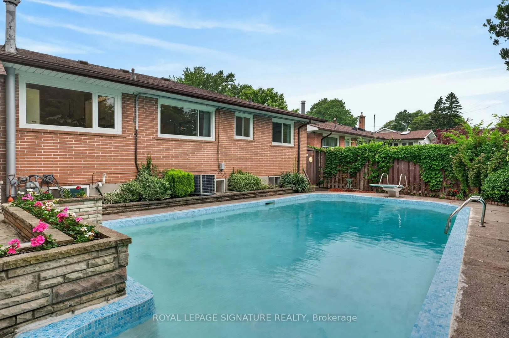 11 Regency Square