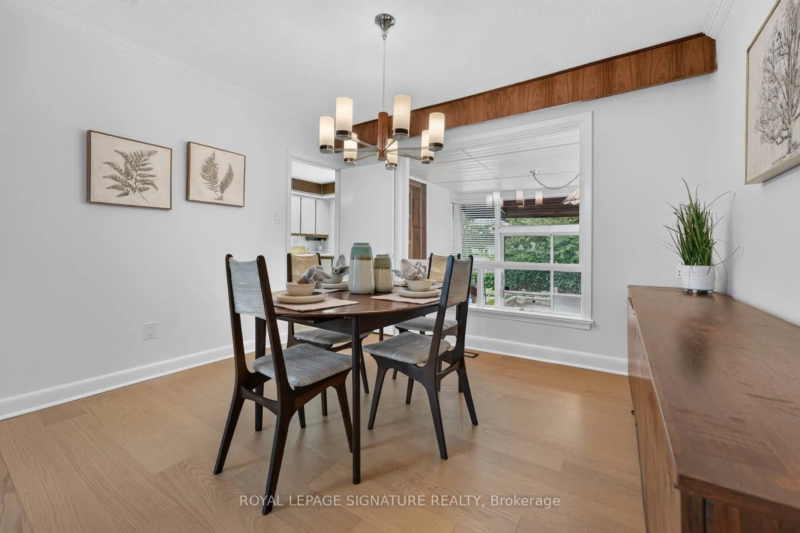 11 Regency Square