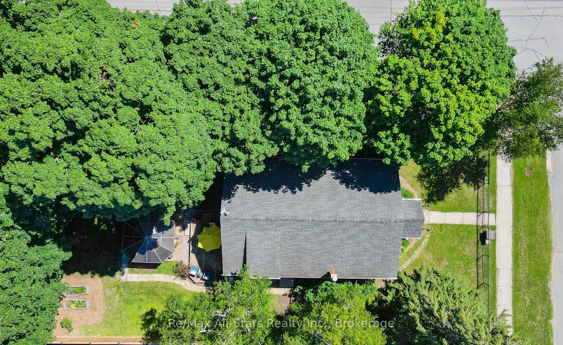 36 Emily Street E