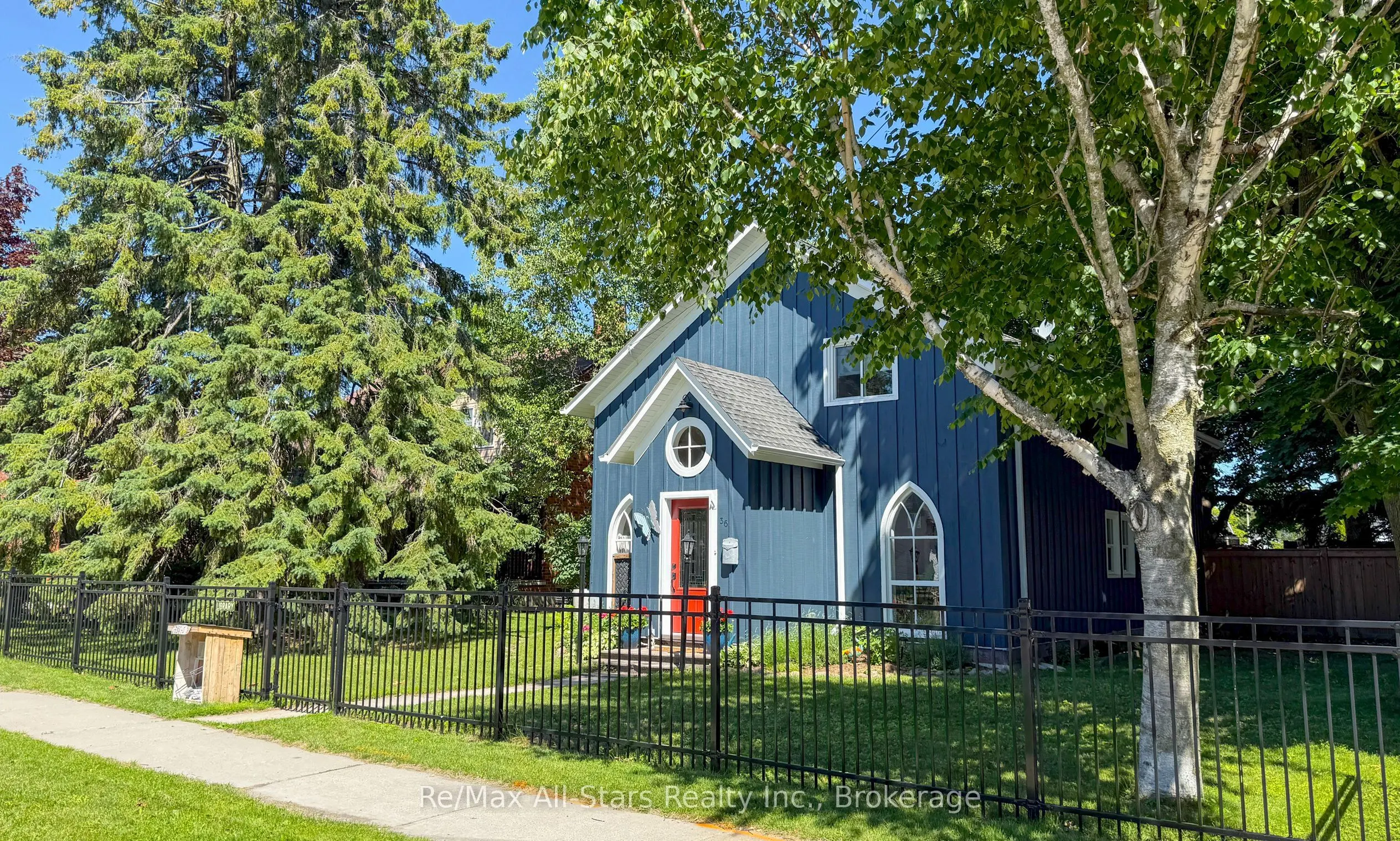 36 Emily Street E