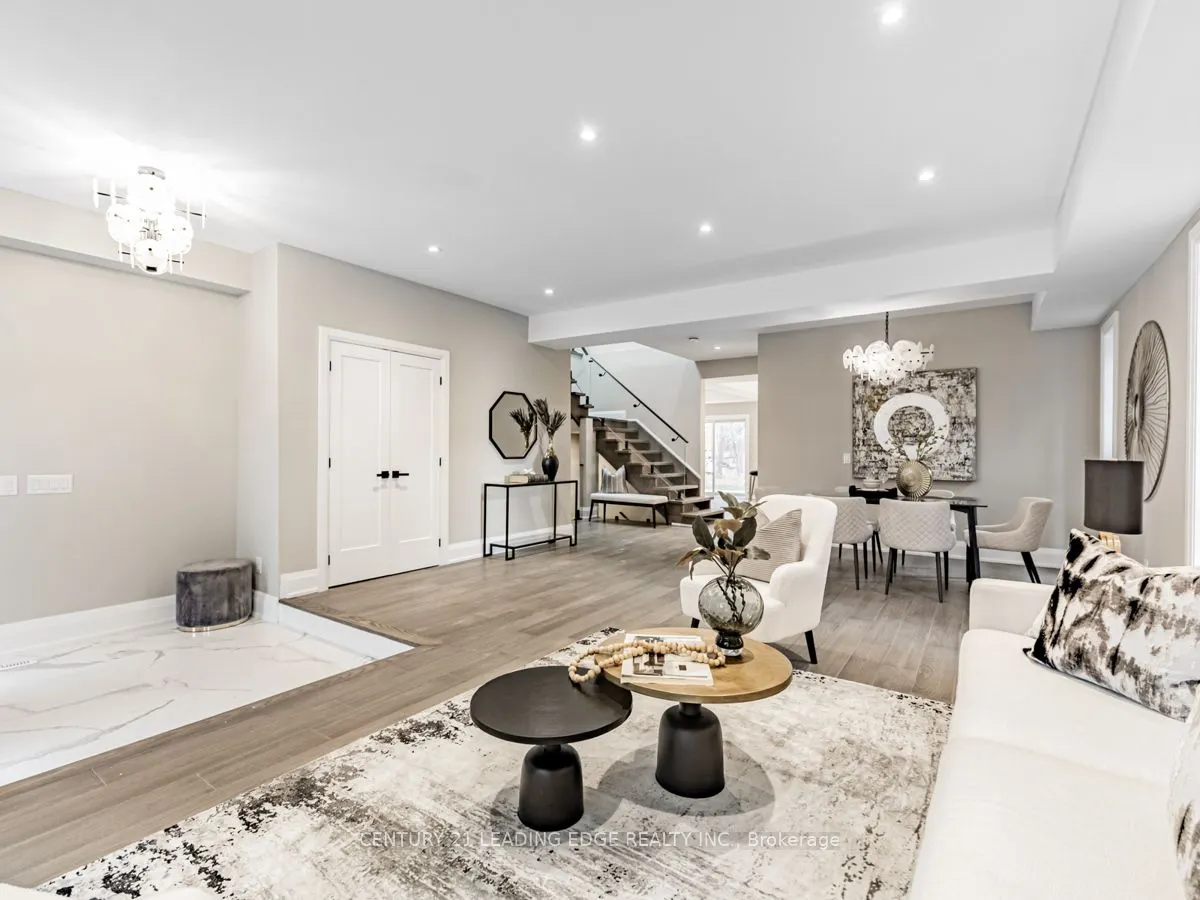 19 DONALDA Crescent