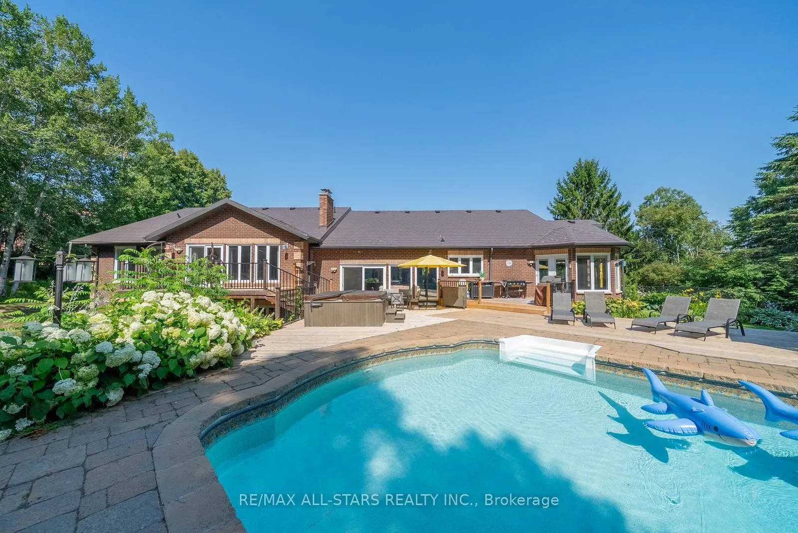 64 Woodbridge Circle