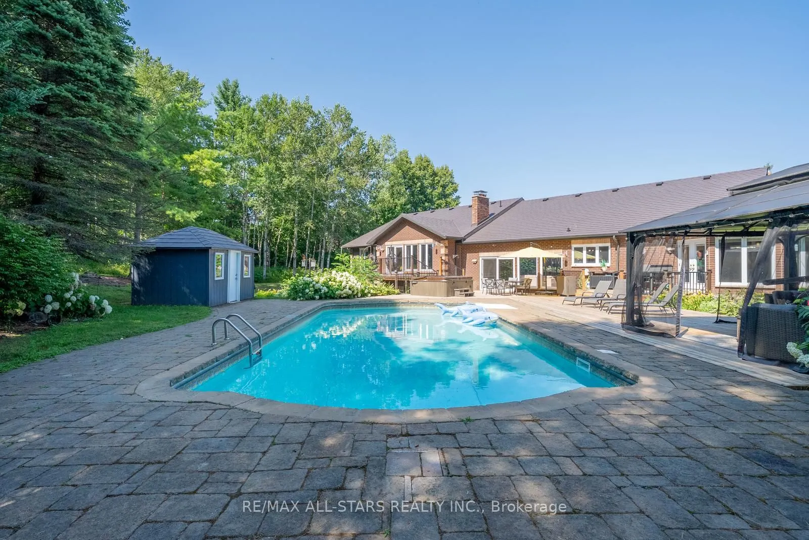 64 Woodbridge Circle