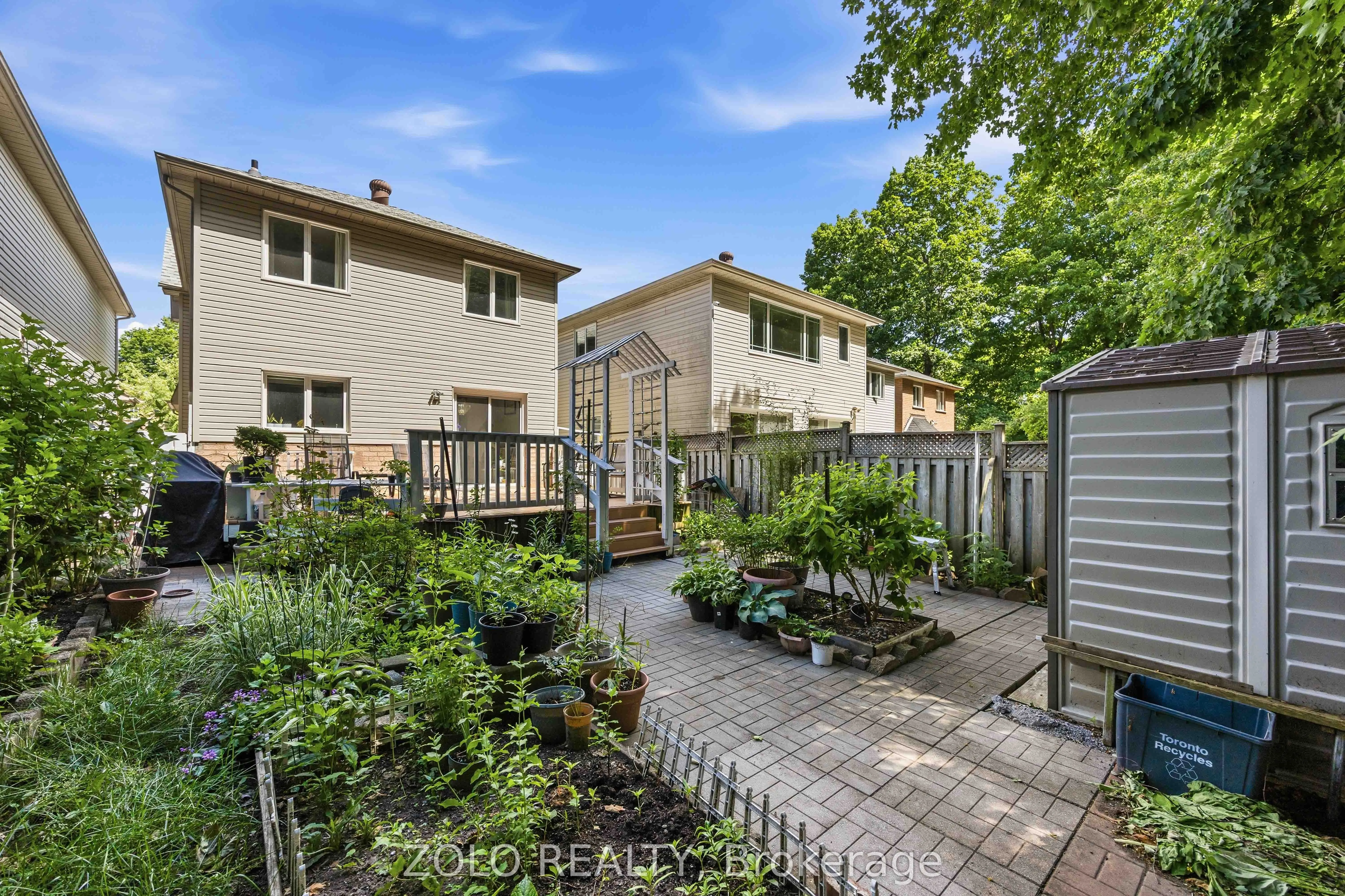 82 Piperbrook Crescent