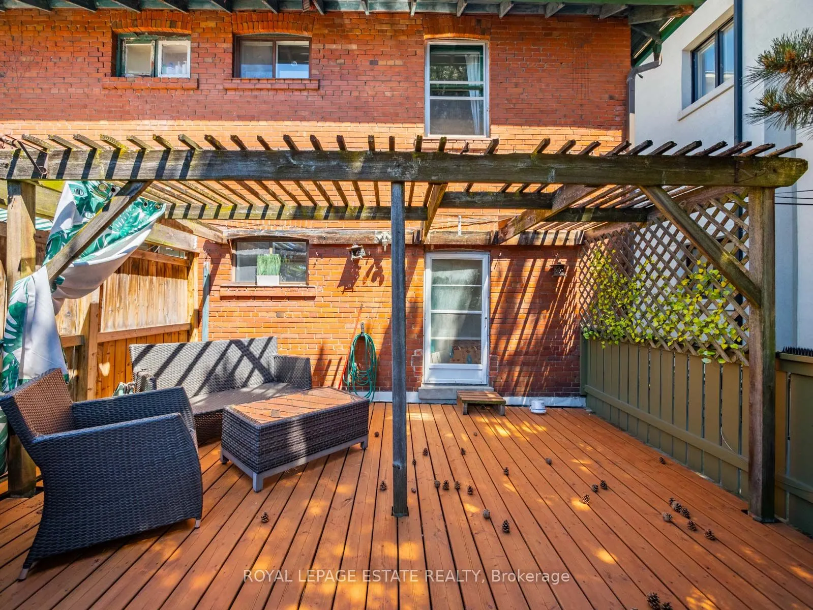2275 Queen Street E