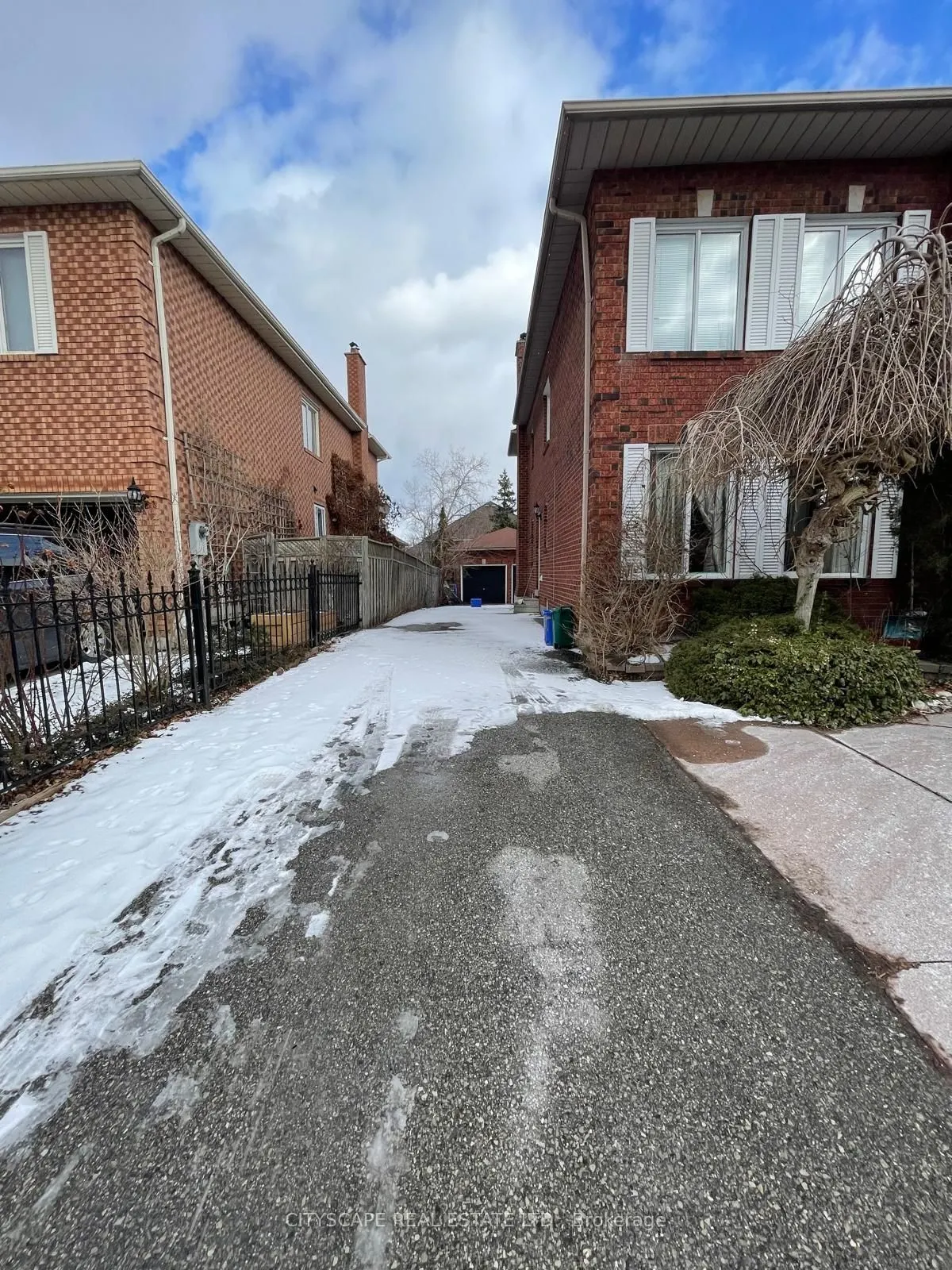 3 Leah Crescent