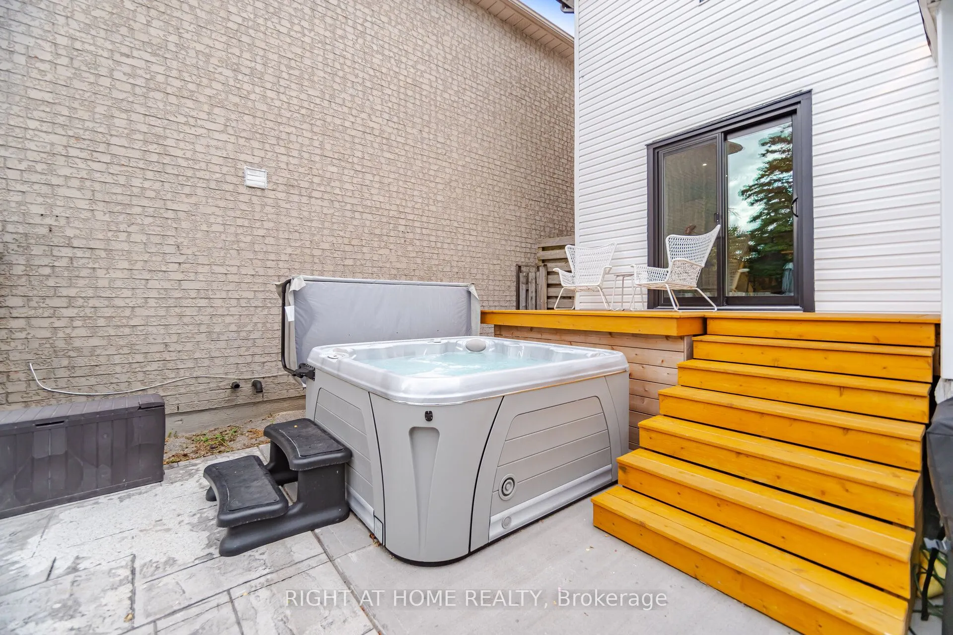 18 Vanbrugh Avenue
