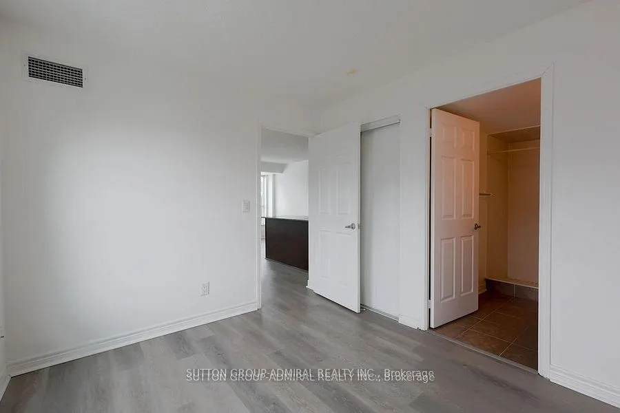 60 Fairfax Crescent #409