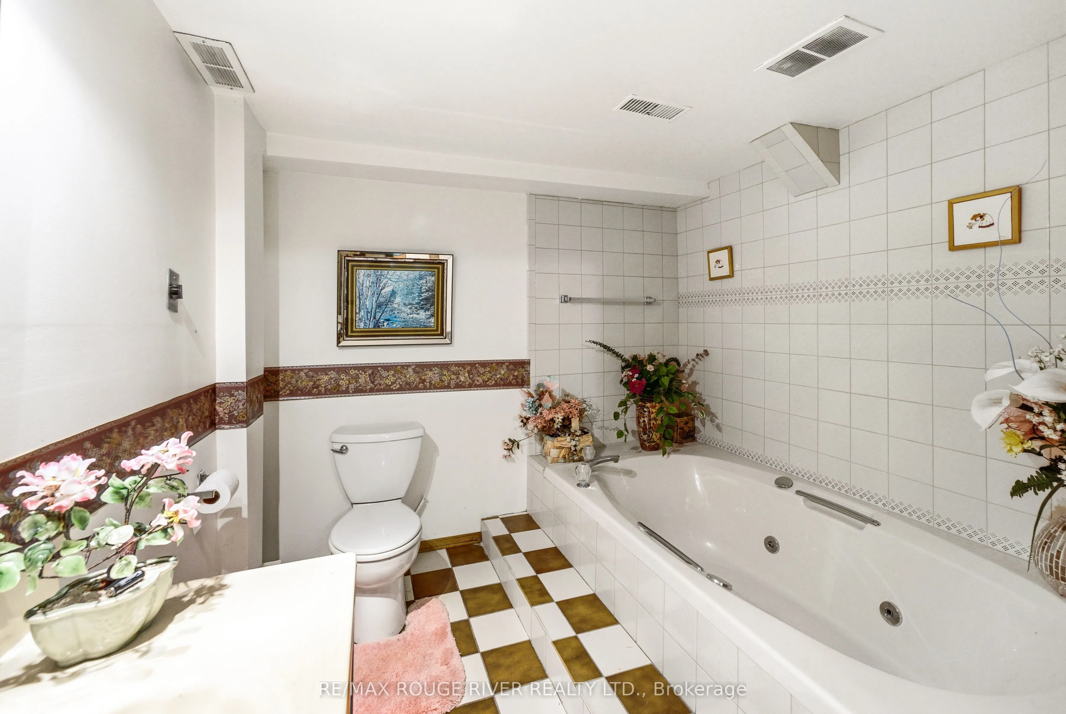 51 Sugarbush Square