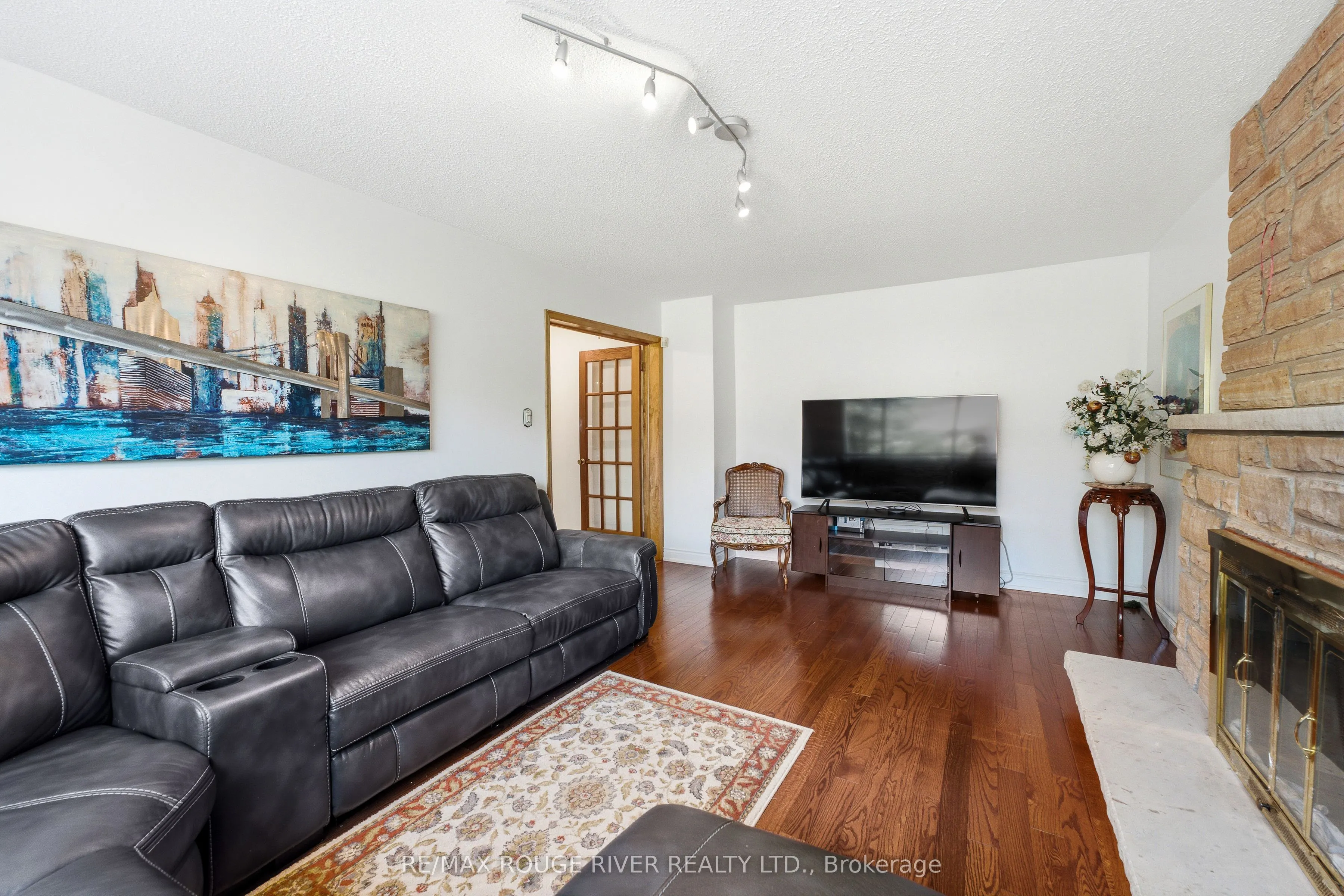 51 Sugarbush Square