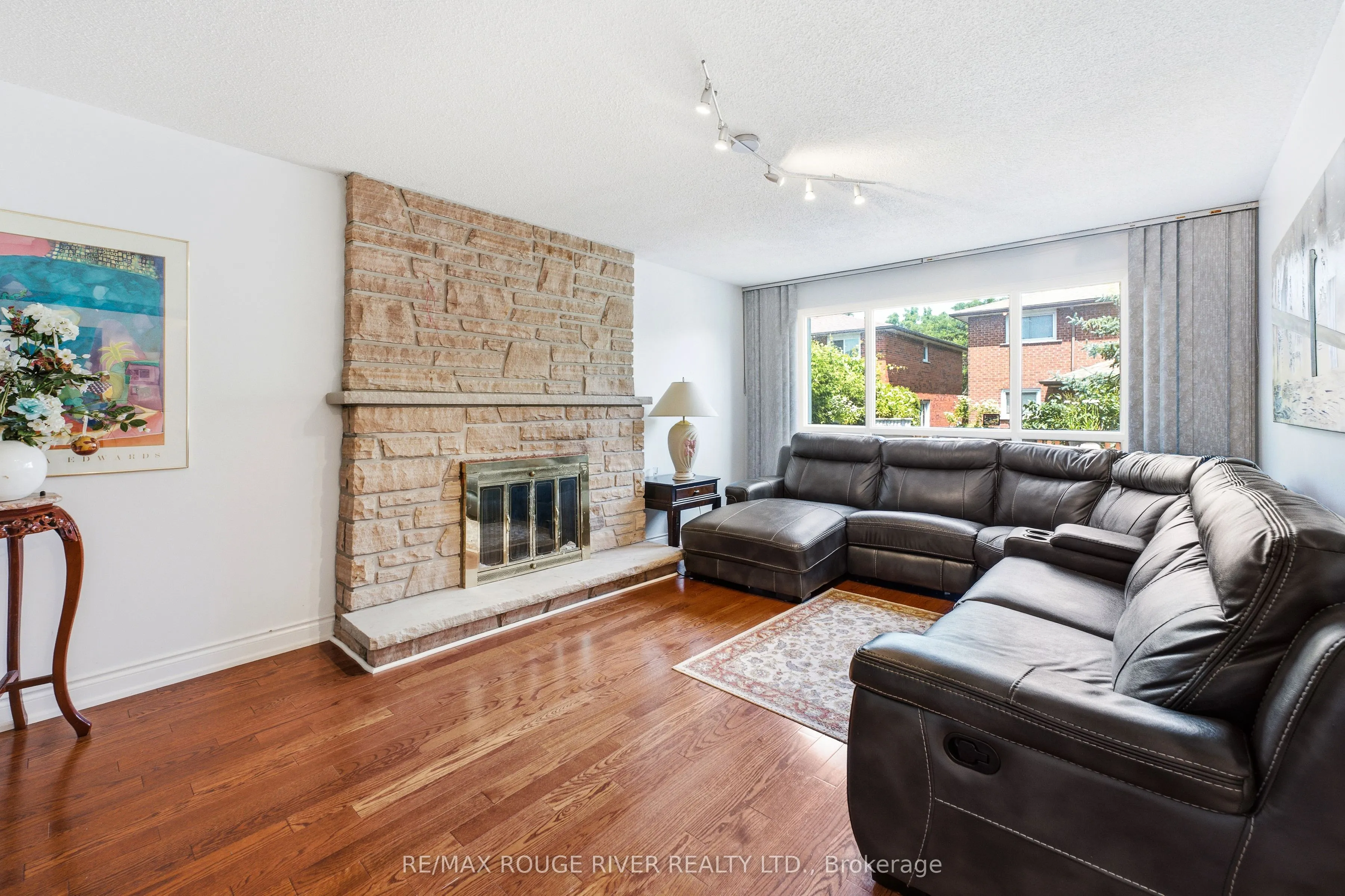 51 Sugarbush Square