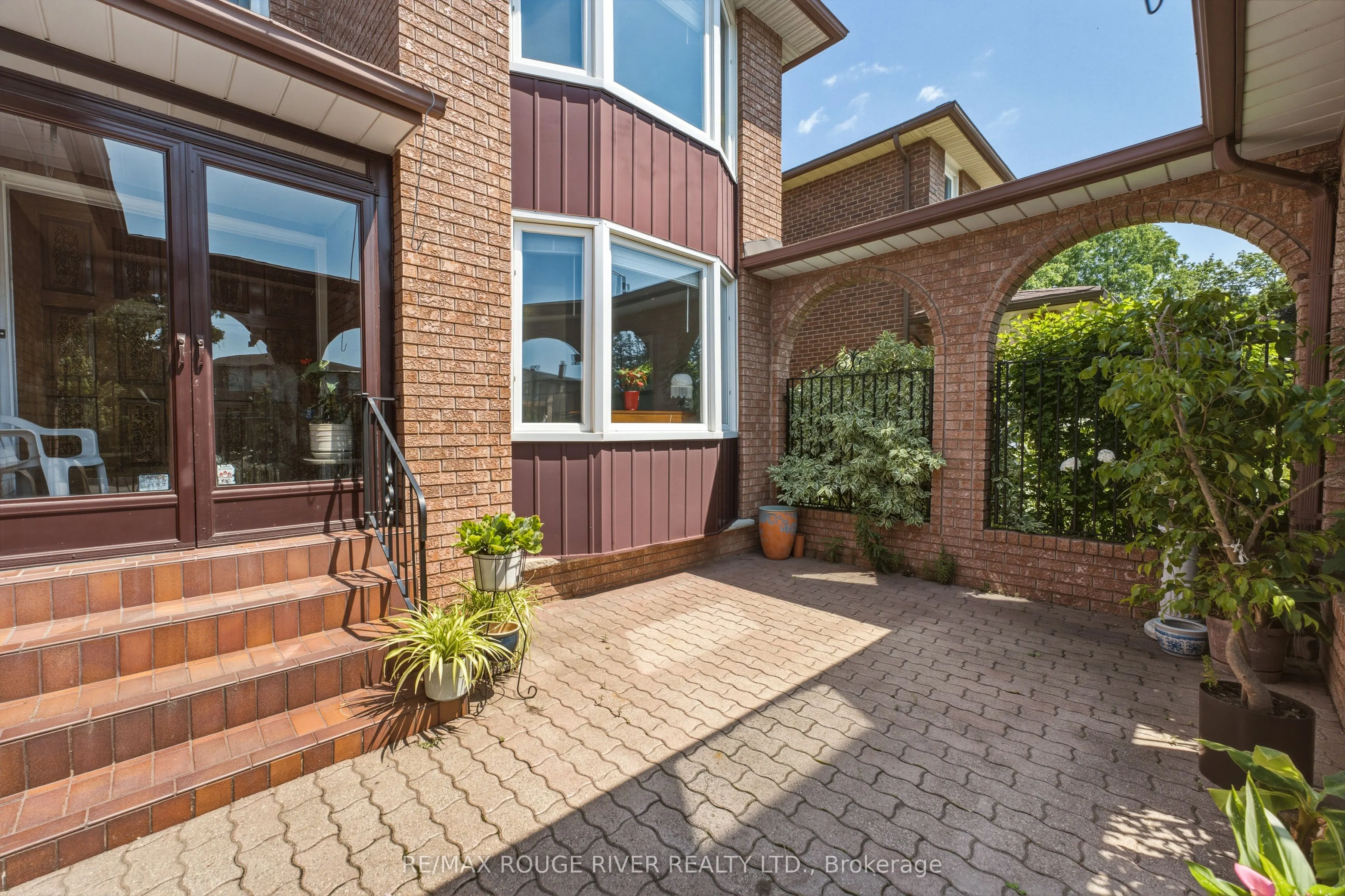 51 Sugarbush Square